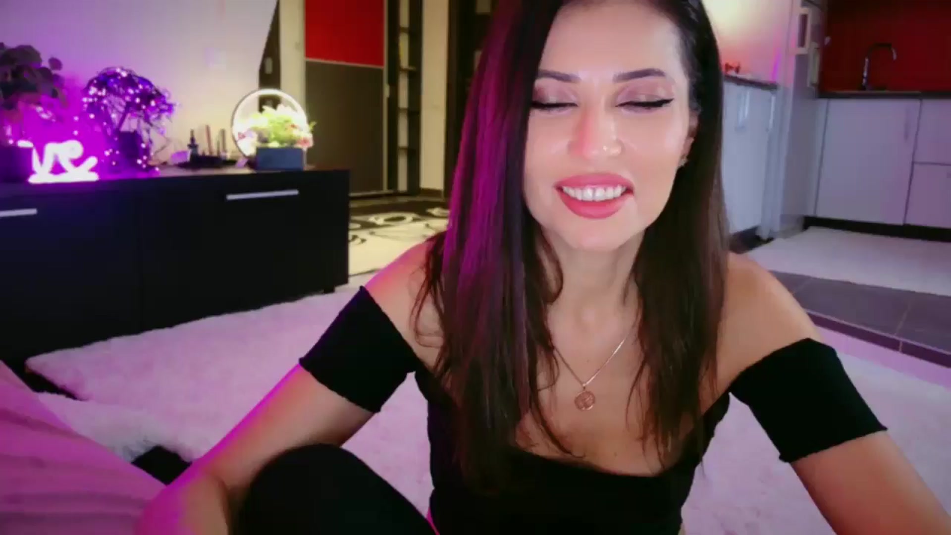 Gallery image thumbnail from SmileyTinaa's myfreecams stream on, 01/16/2026, 23:26 image 12 of 20