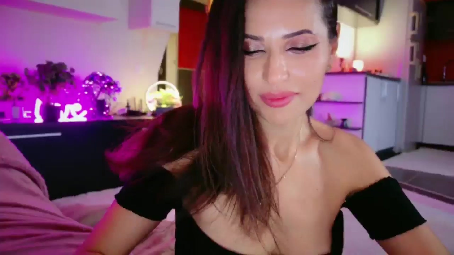 Gallery image thumbnail from SmileyTinaa's myfreecams stream on, 01/17/2026, 02:16 image 14 of 20