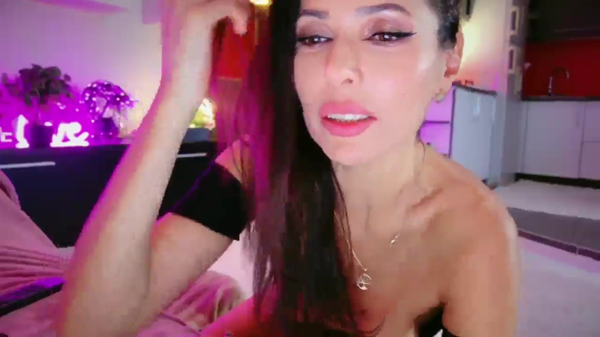 Gallery image thumbnail from SmileyTinaa's myfreecams stream on, 01/17/2026, 02:16 image 5 of 20