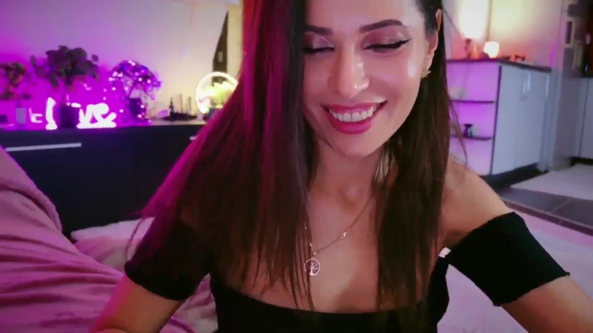 Gallery image thumbnail from SmileyTinaa's myfreecams stream on, 01/17/2026, 02:16 image 17 of 20