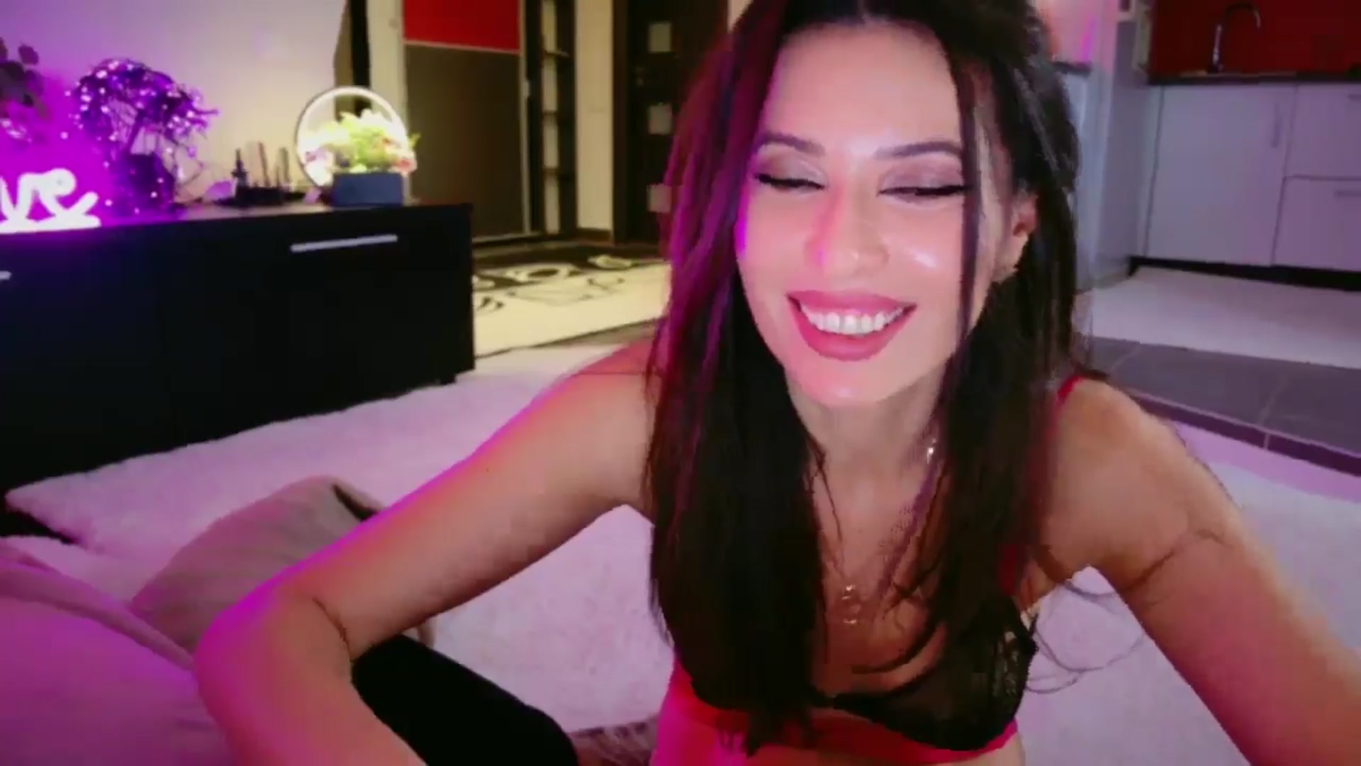 Gallery image thumbnail from SmileyTinaa's myfreecams stream on, 01/23/2026, 03:47 image 17 of 20