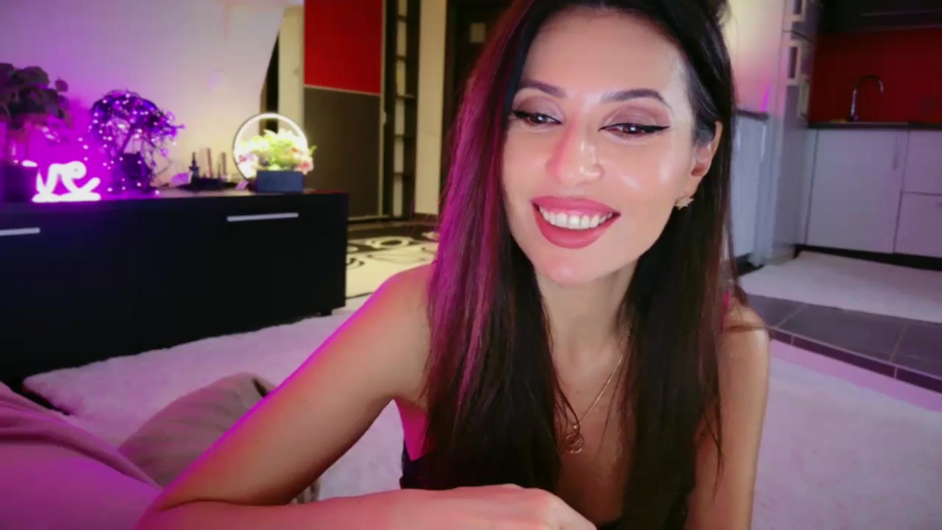 Gallery image thumbnail from SmileyTinaa's myfreecams stream on, 01/23/2026, 03:47 image 12 of 20