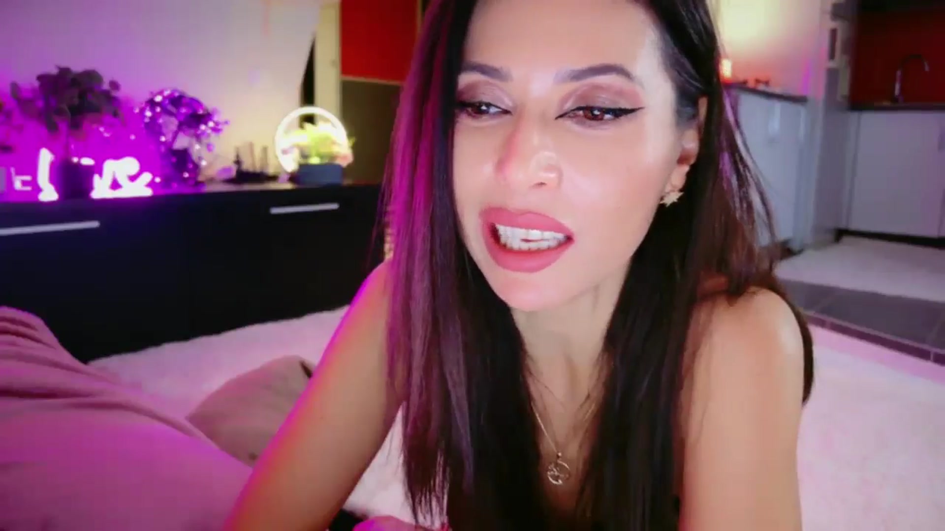 Gallery image thumbnail from SmileyTinaa's myfreecams stream on, 01/23/2026, 03:48 image 11 of 20