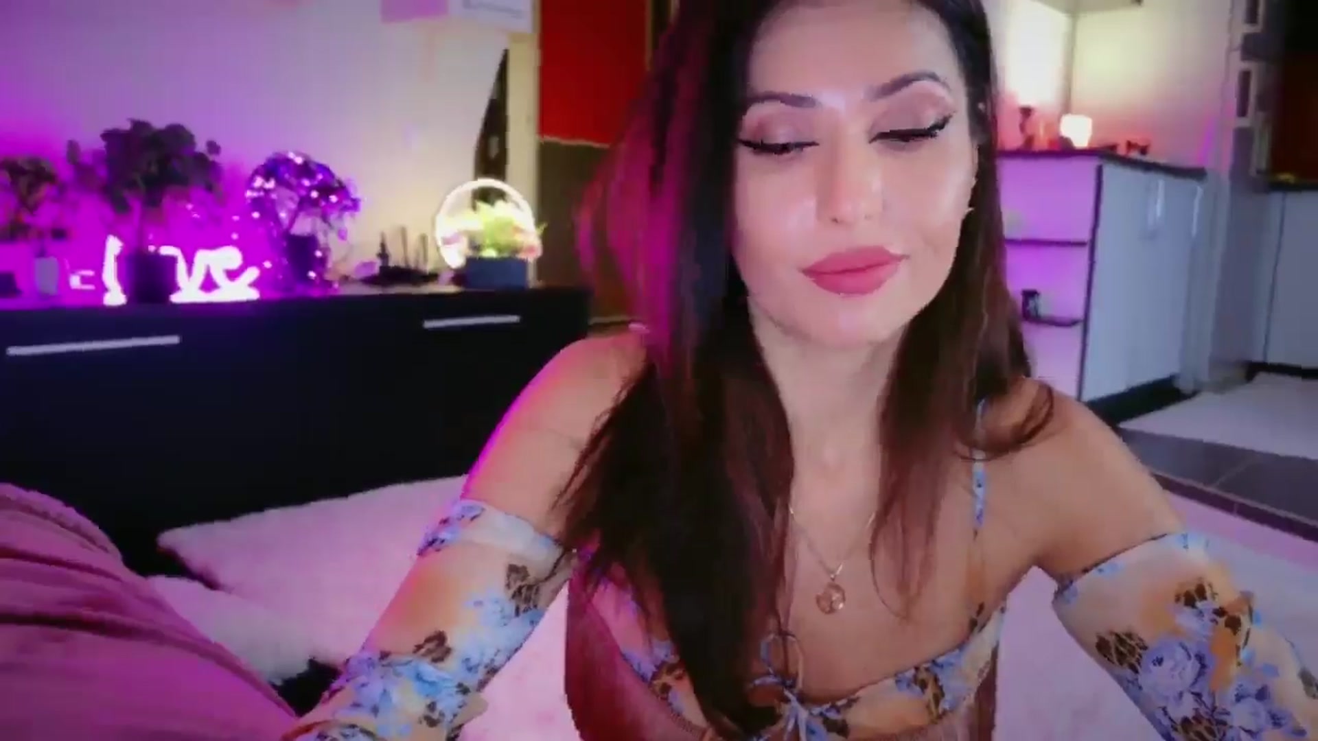 Gallery image thumbnail from SmileyTinaa's myfreecams stream on, 01/29/2026, 23:28 image 6 of 20