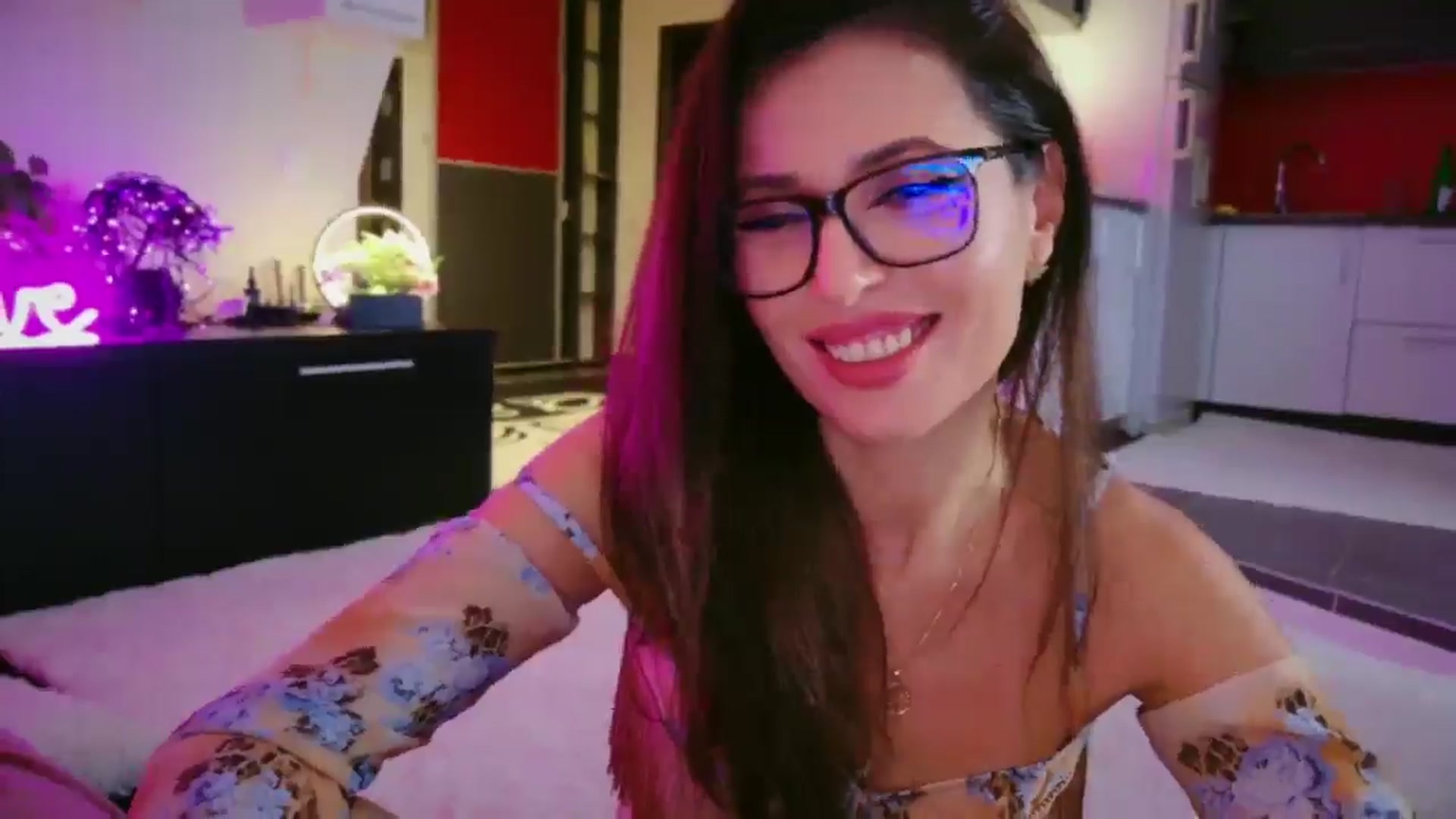 Gallery image thumbnail from SmileyTinaa's myfreecams stream on, 01/29/2026, 23:28 image 15 of 20