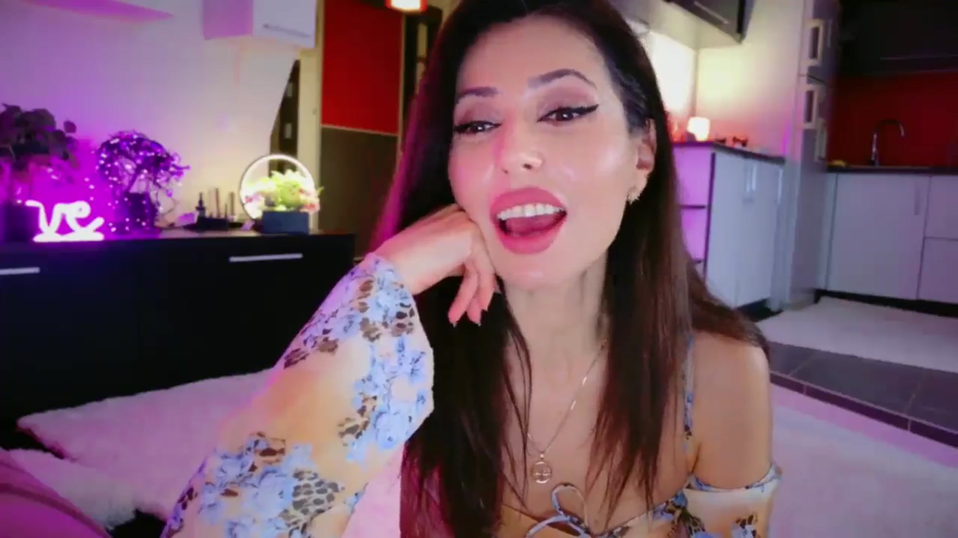 Gallery image thumbnail from SmileyTinaa's myfreecams stream on, 01/29/2026, 23:28 image 11 of 20