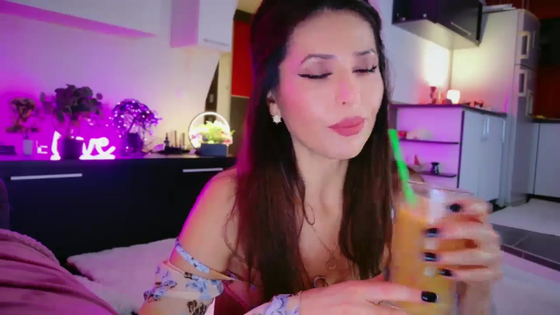 Gallery image thumbnail from SmileyTinaa's myfreecams stream on, 01/29/2026, 23:28 image 3 of 20