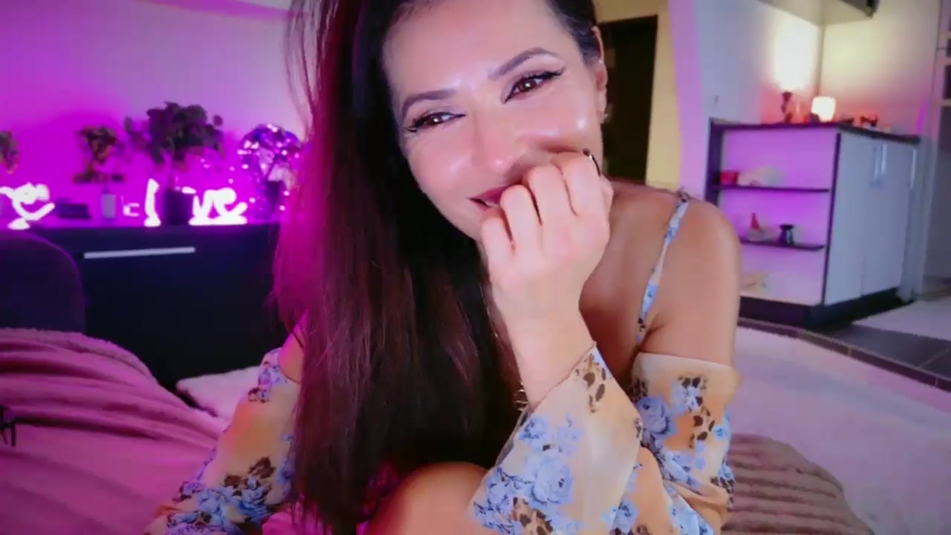 Gallery image thumbnail from SmileyTinaa's myfreecams stream on, 01/30/2026, 04:35 image 19 of 20