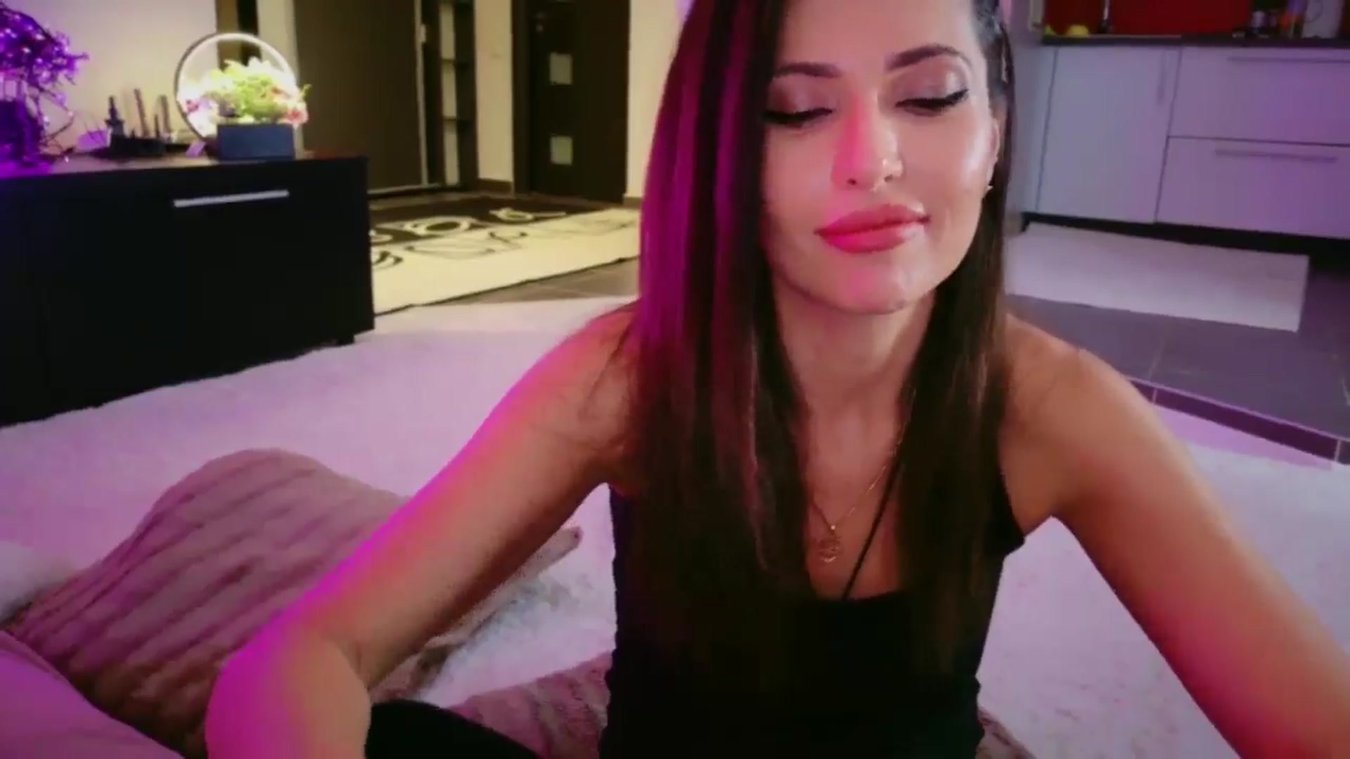 Gallery image thumbnail from SmileyTinaa's myfreecams stream on, 01/30/2026, 22:58 image 19 of 20