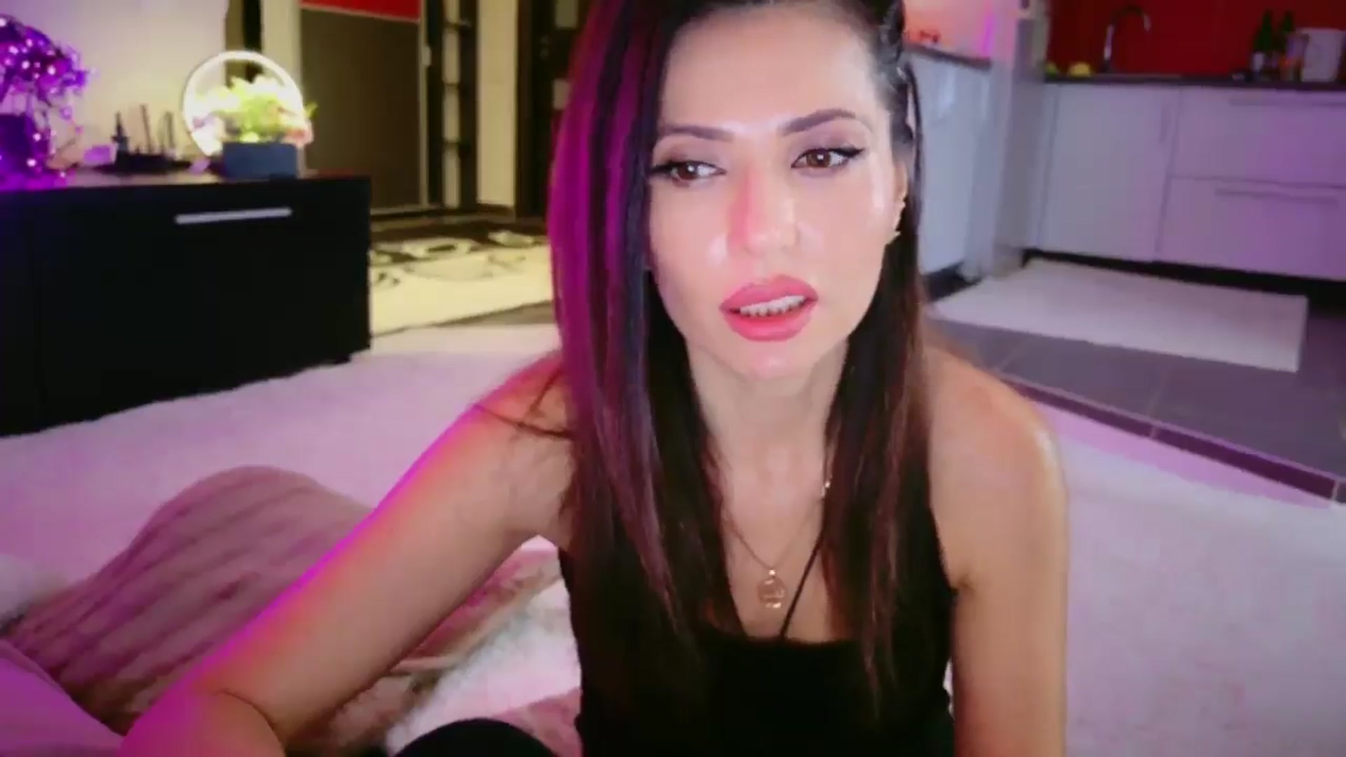 Gallery image thumbnail from SmileyTinaa's myfreecams stream on, 01/30/2026, 22:58 image 18 of 20