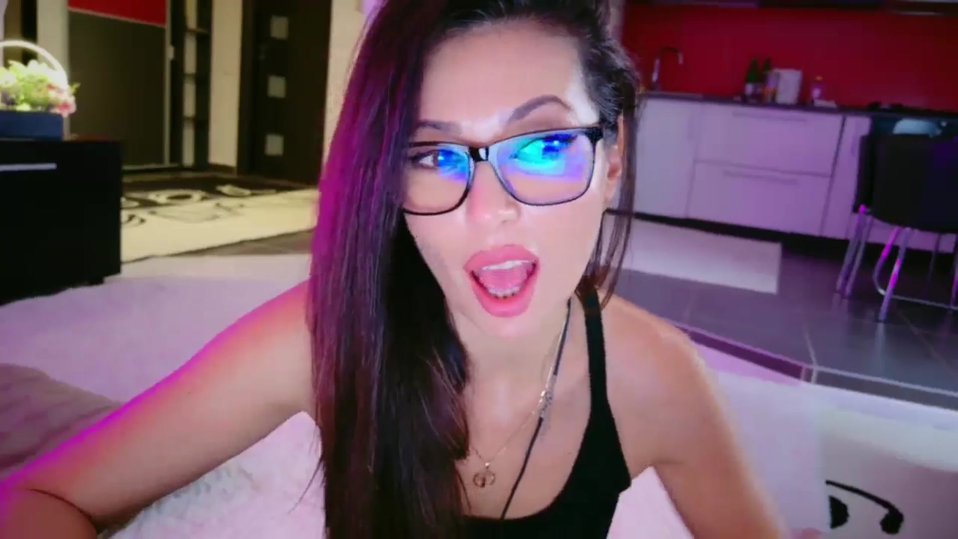 Gallery image thumbnail from SmileyTinaa's myfreecams stream on, 01/31/2026, 01:50 image 2 of 20