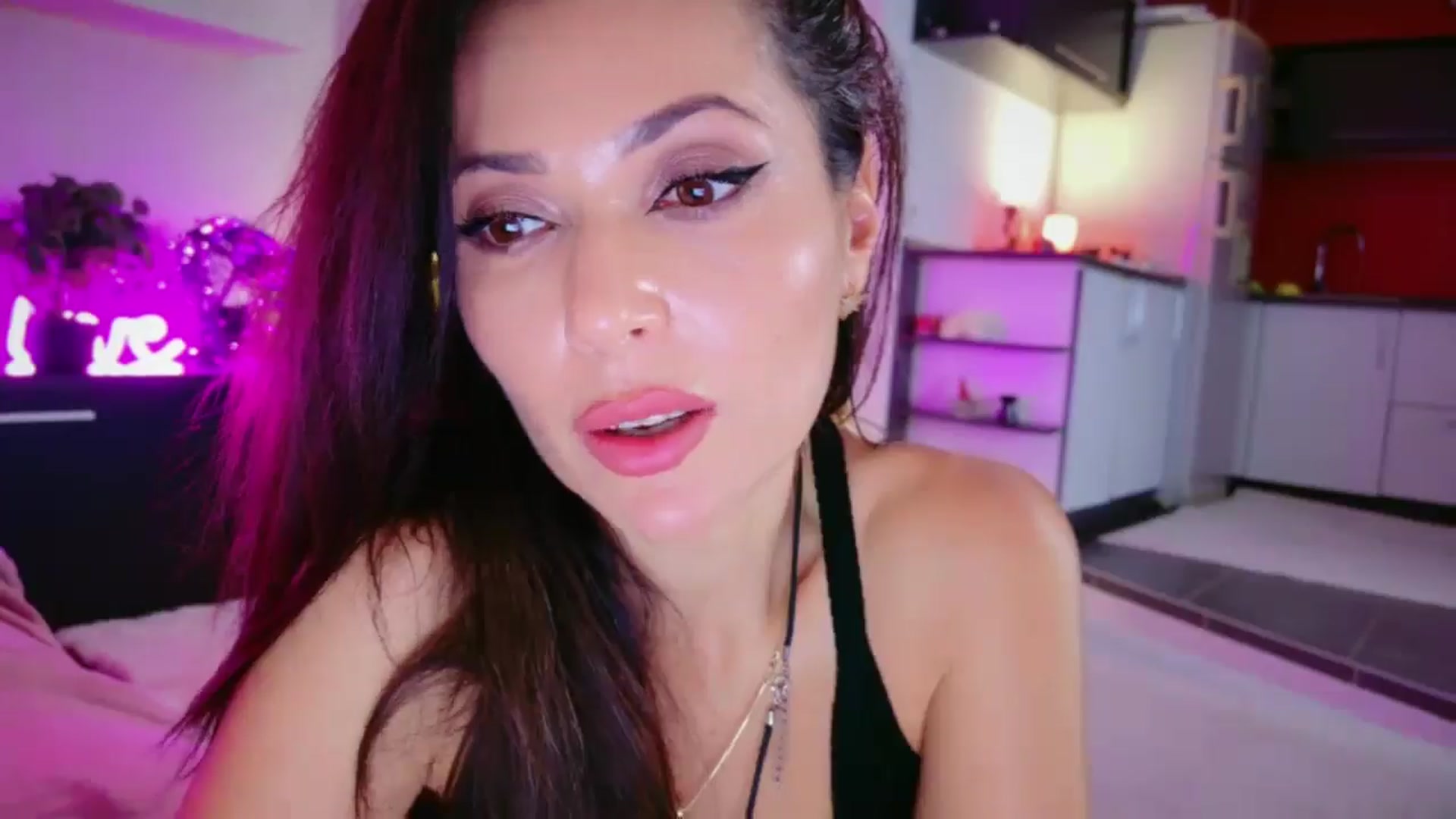 Gallery image thumbnail from SmileyTinaa's myfreecams stream on, 01/31/2026, 01:50 image 13 of 20