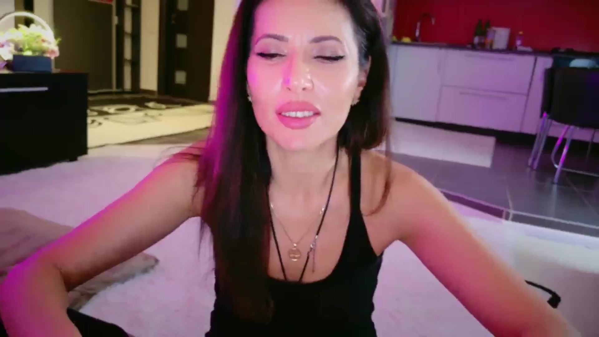 Gallery image thumbnail from SmileyTinaa's myfreecams stream on, 01/31/2026, 02:43 image 3 of 20