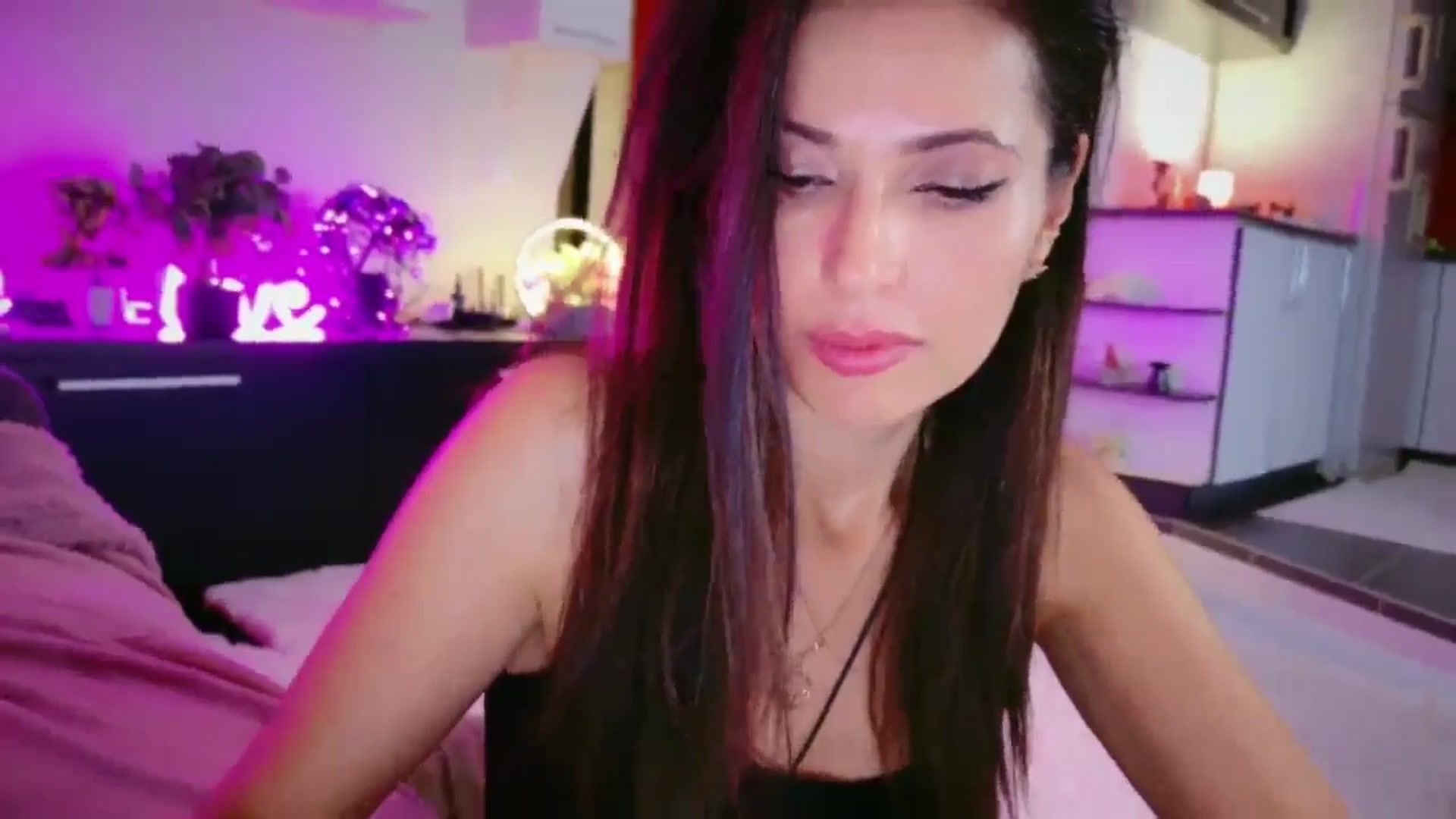 Gallery image thumbnail from SmileyTinaa's myfreecams stream on, 01/31/2026, 07:16 image 15 of 20
