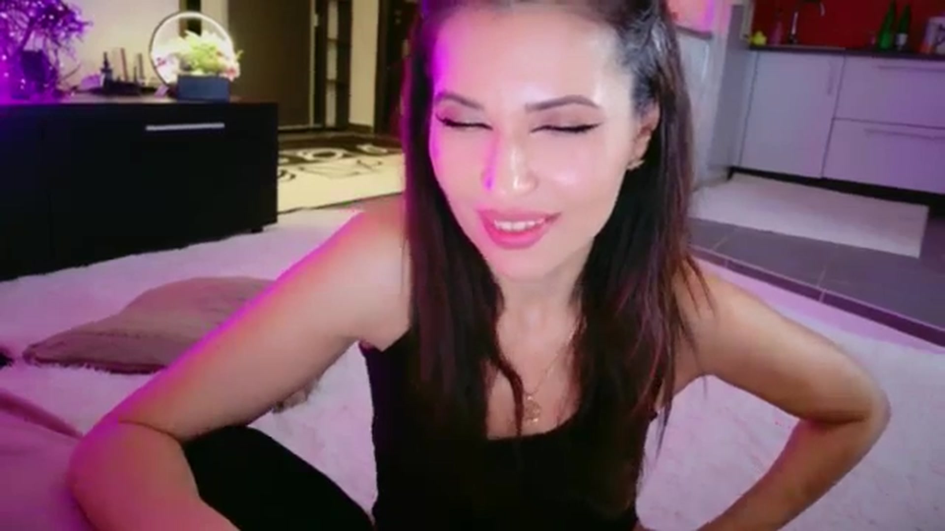 Gallery image thumbnail from SmileyTinaa's myfreecams stream on, 02/13/2026, 02:44 image 16 of 20