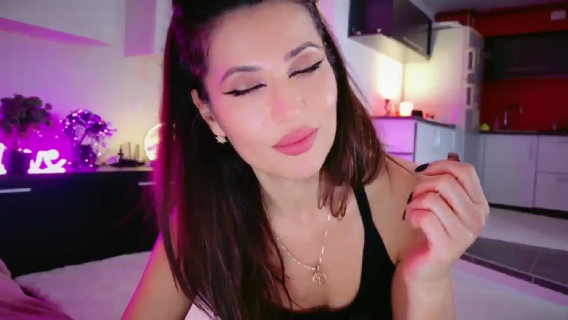 Gallery image thumbnail from SmileyTinaa's myfreecams stream on, 02/13/2026, 02:44 image 10 of 20