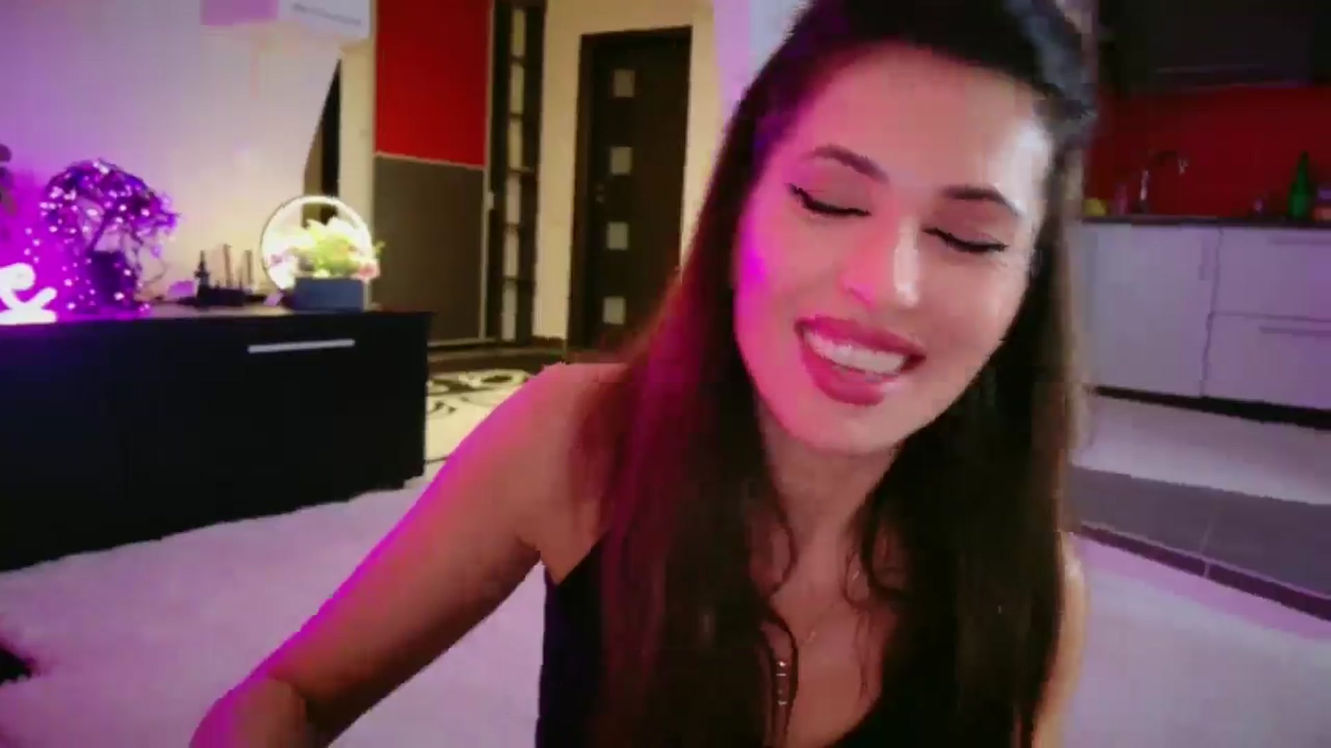 Gallery image thumbnail from SmileyTinaa's myfreecams stream on, 02/13/2026, 02:44 image 9 of 20