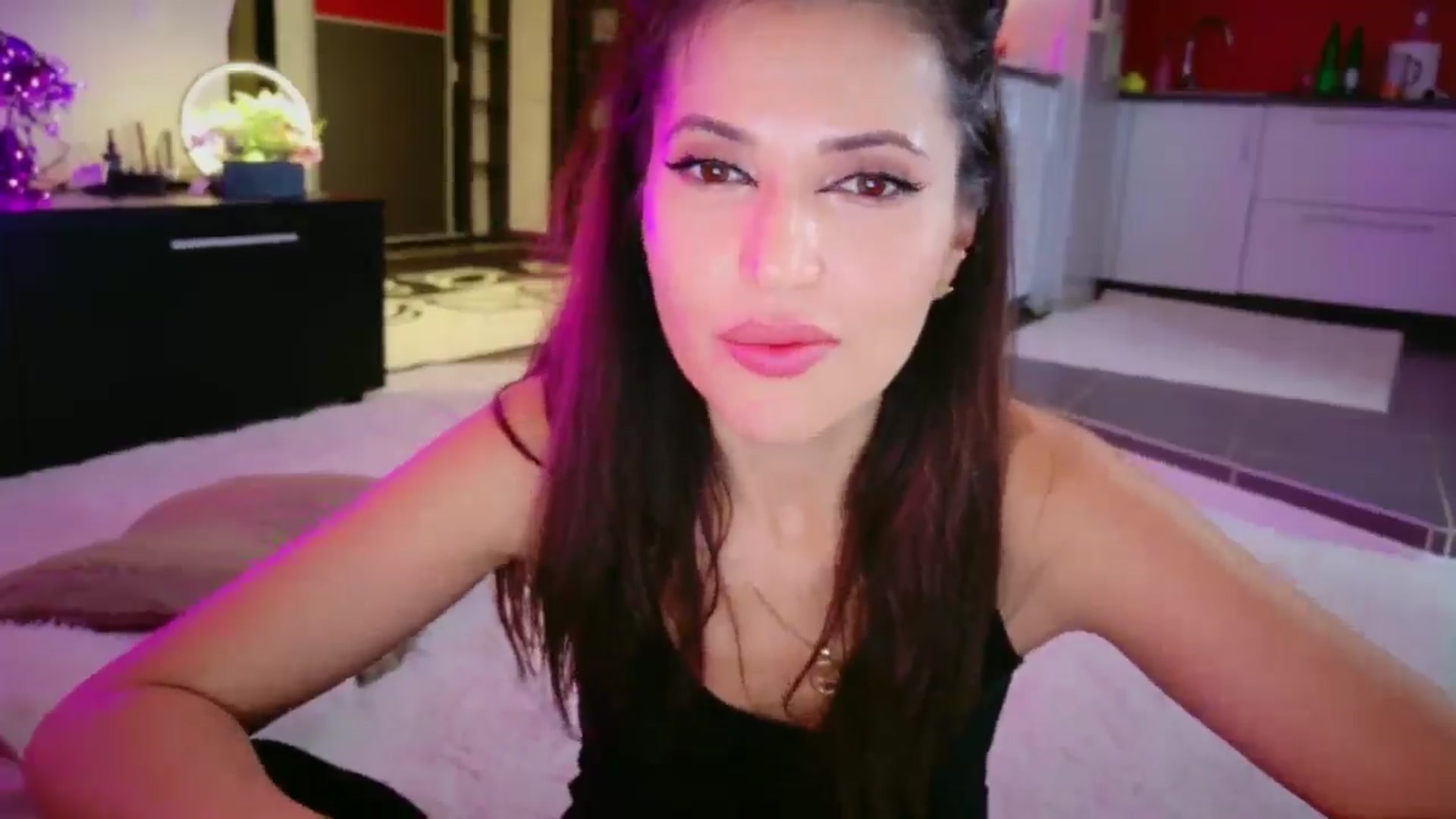 Gallery image thumbnail from SmileyTinaa's myfreecams stream on, 02/13/2026, 03:49 image 18 of 20