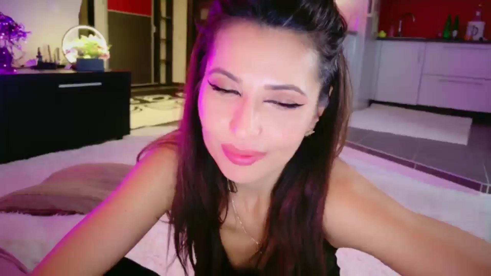 Gallery image thumbnail from SmileyTinaa's myfreecams stream on, 02/13/2026, 03:49 image 10 of 20
