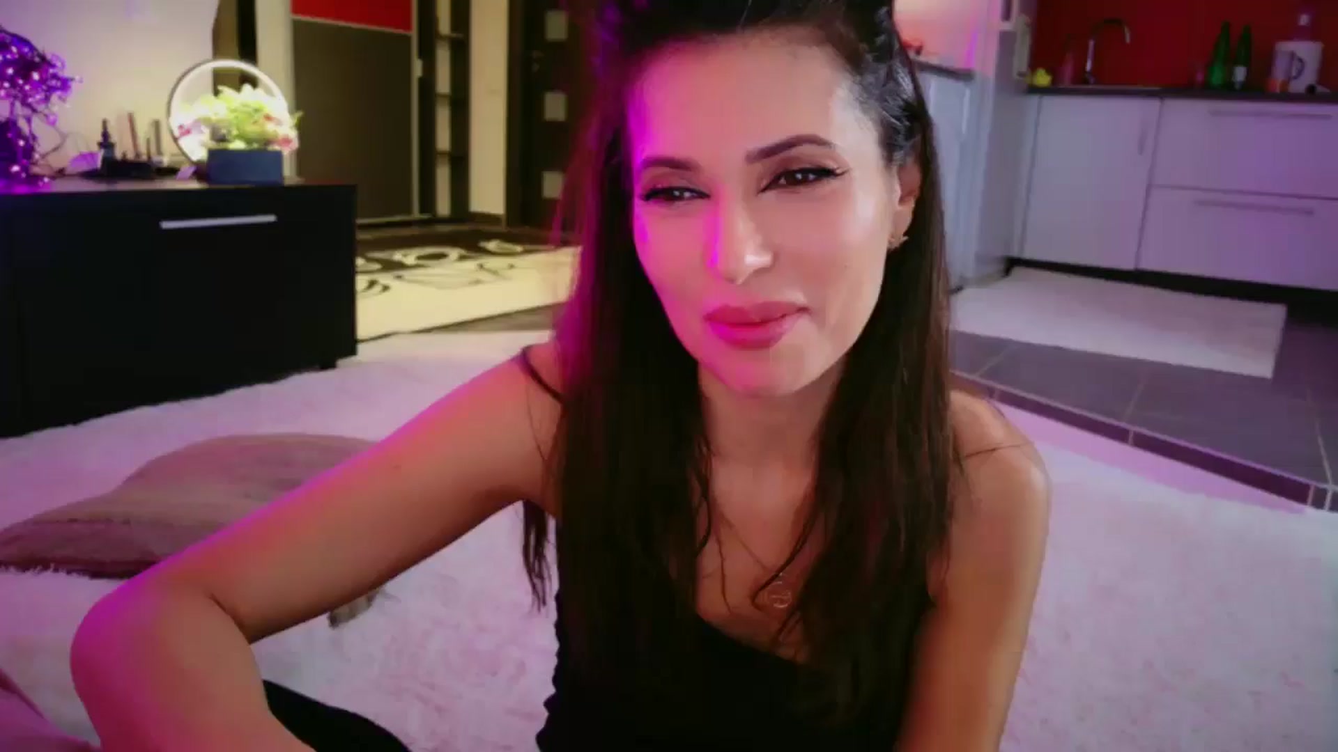 Gallery image thumbnail from SmileyTinaa's myfreecams stream on, 02/13/2026, 03:49 image 17 of 20