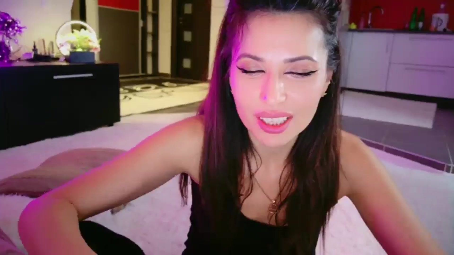 Gallery image thumbnail from SmileyTinaa's myfreecams stream on, 02/13/2026, 03:49 image 14 of 20