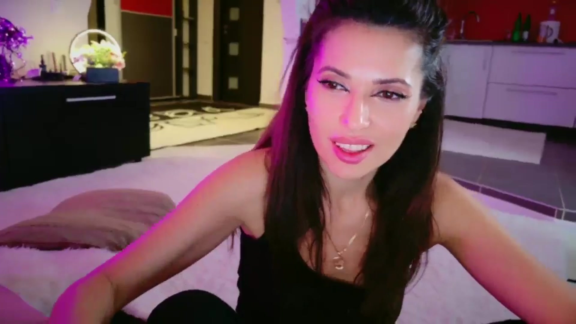 Gallery image thumbnail from SmileyTinaa's myfreecams stream on, 02/13/2026, 04:20 image 2 of 20