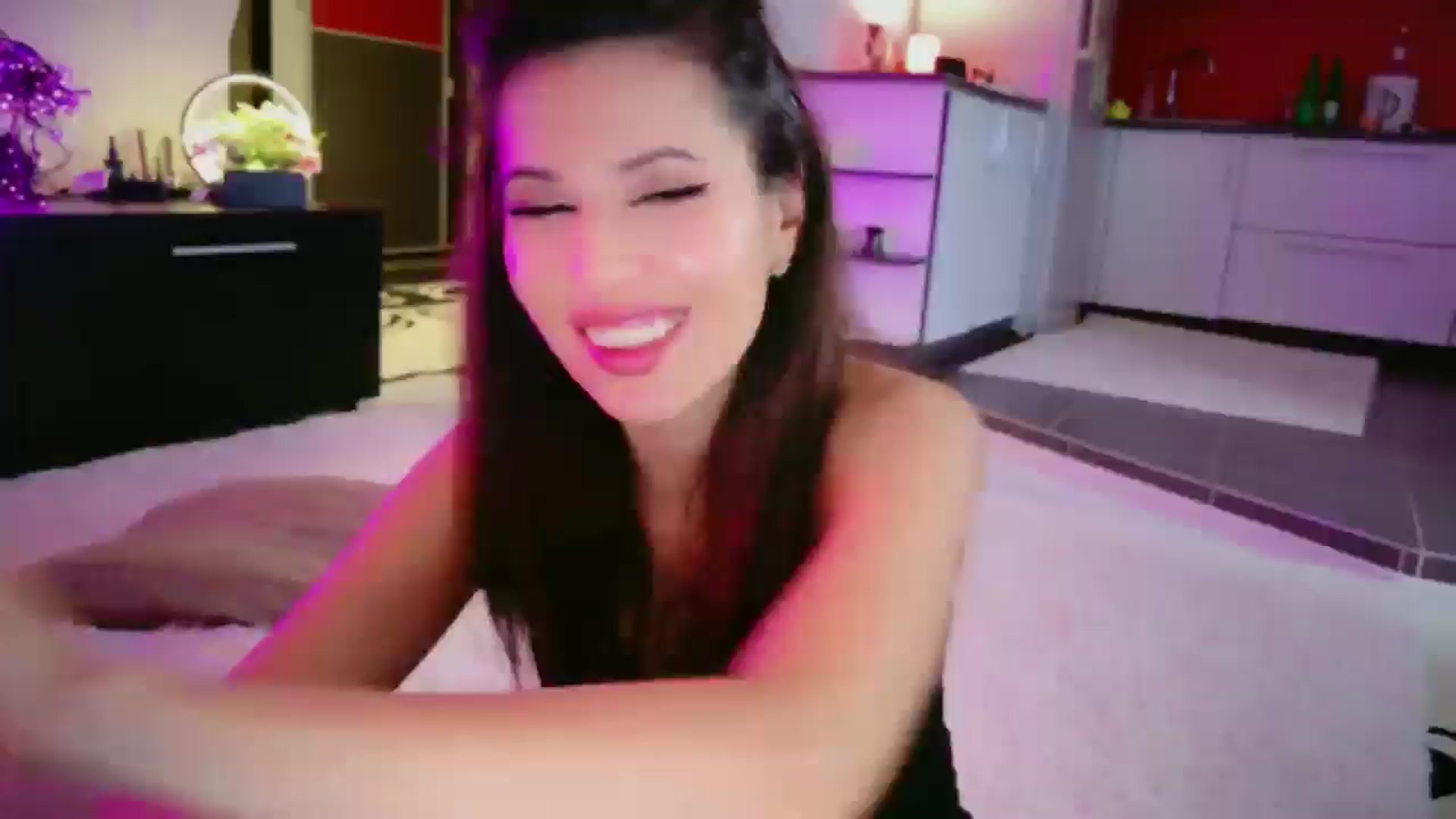 Gallery image thumbnail from SmileyTinaa's myfreecams stream on, 02/13/2026, 04:20 image 1 of 20
