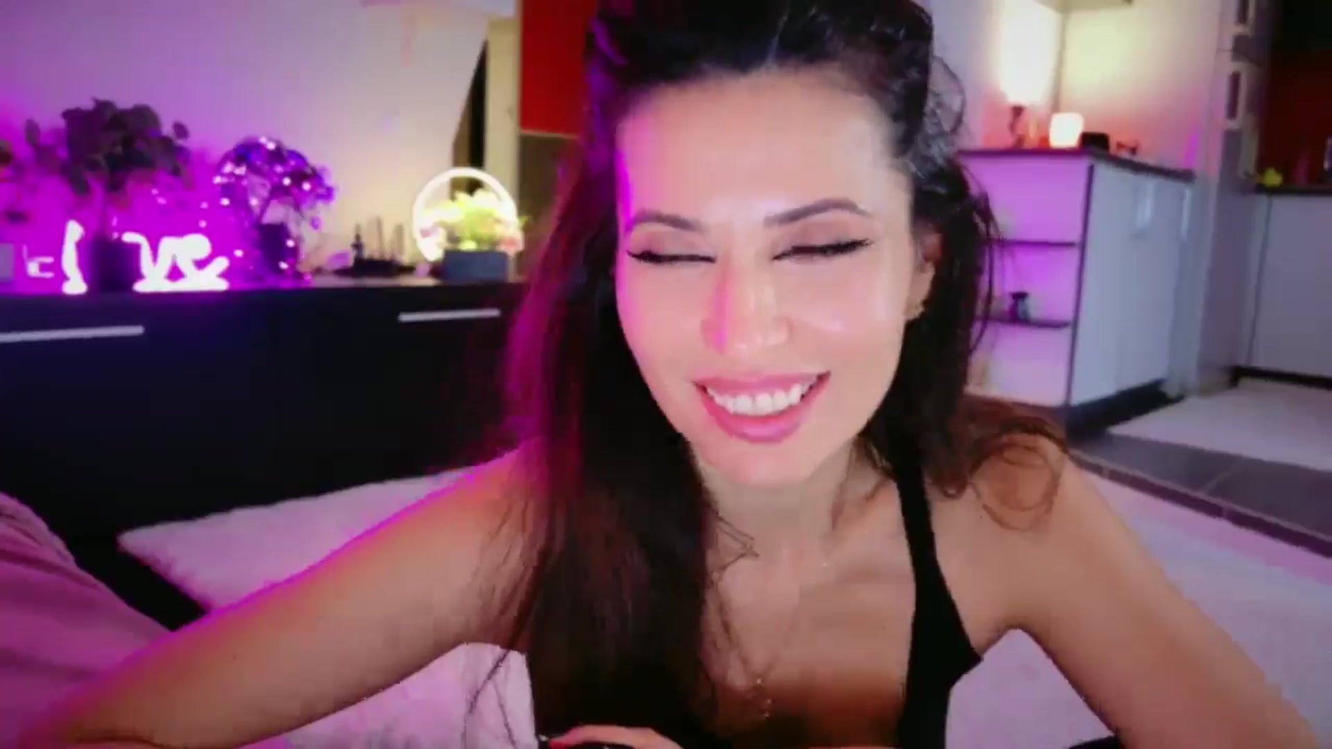 Gallery image thumbnail from SmileyTinaa's myfreecams stream on, 02/13/2026, 05:55 image 7 of 20