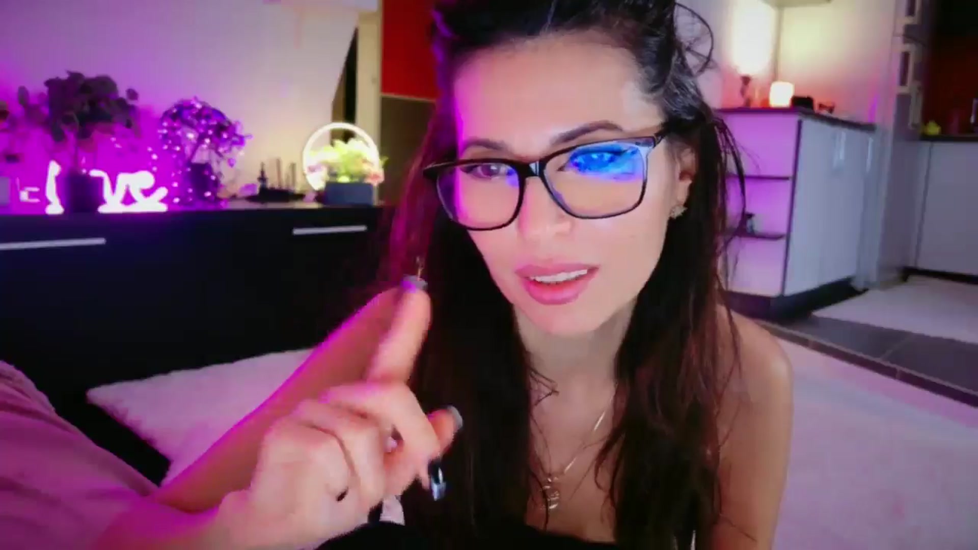 Gallery image thumbnail from SmileyTinaa's myfreecams stream on, 02/13/2026, 05:55 image 3 of 20