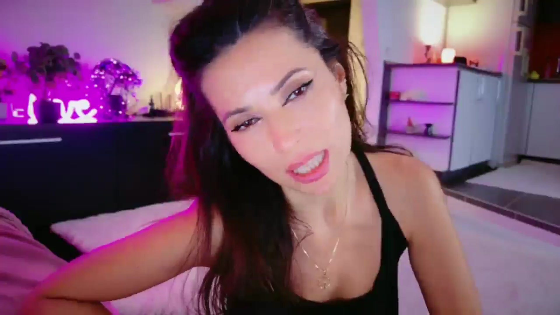 Gallery image thumbnail from SmileyTinaa's myfreecams stream on, 02/13/2026, 05:55 image 6 of 20
