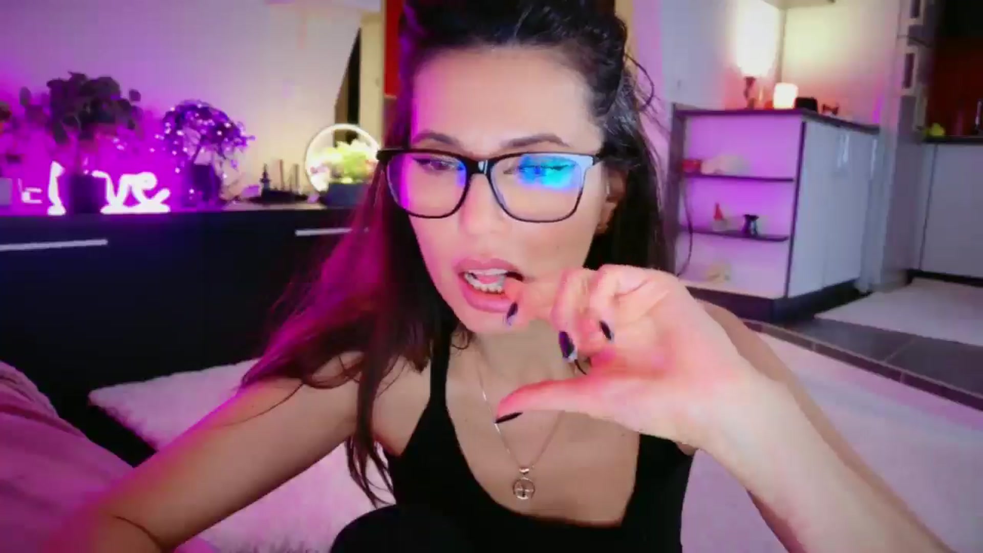 Gallery image thumbnail from SmileyTinaa's myfreecams stream on, 02/13/2026, 05:55 image 15 of 20