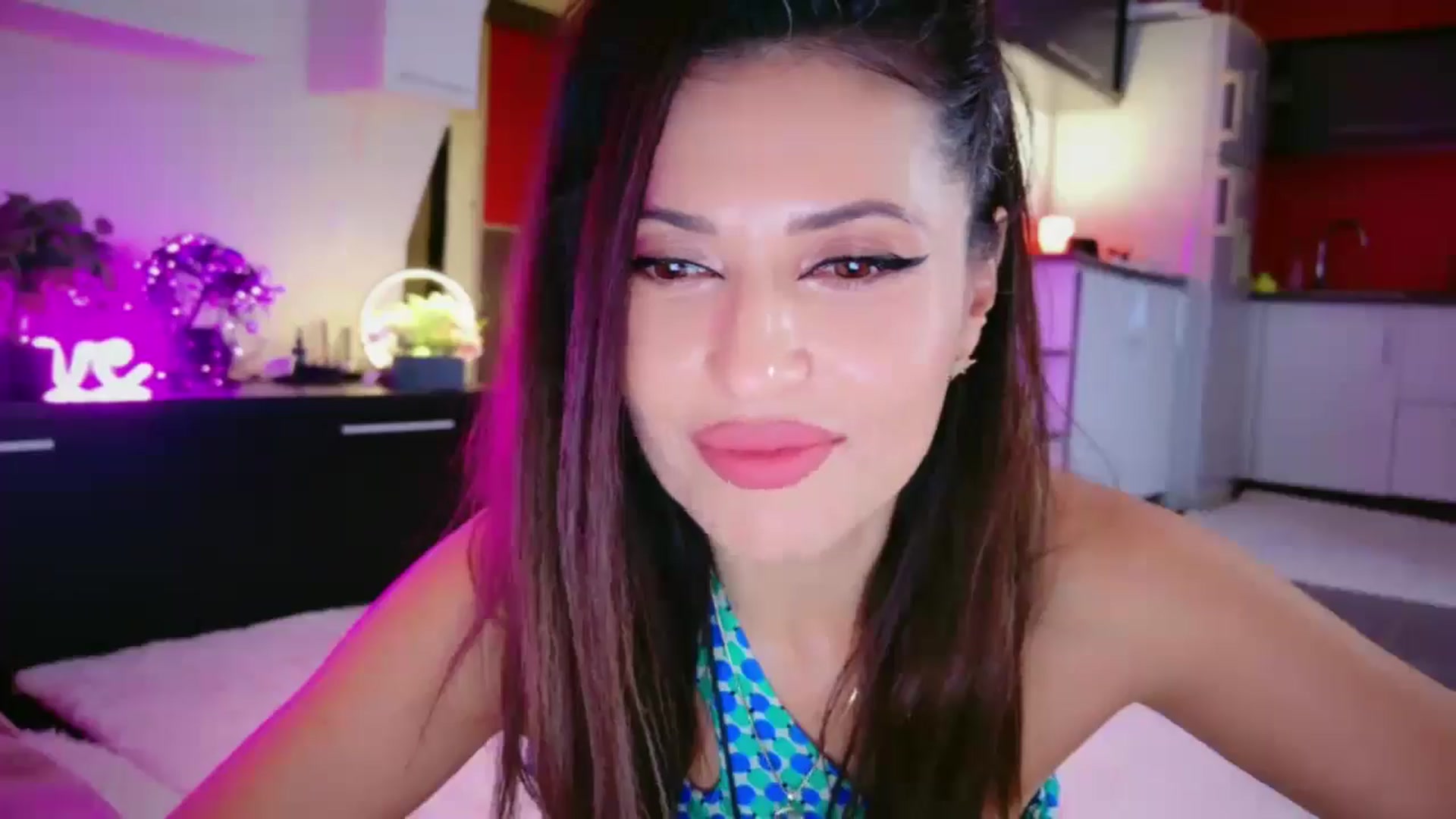 Gallery image thumbnail from SmileyTinaa's myfreecams stream on, 02/14/2026, 24:02 image 3 of 20