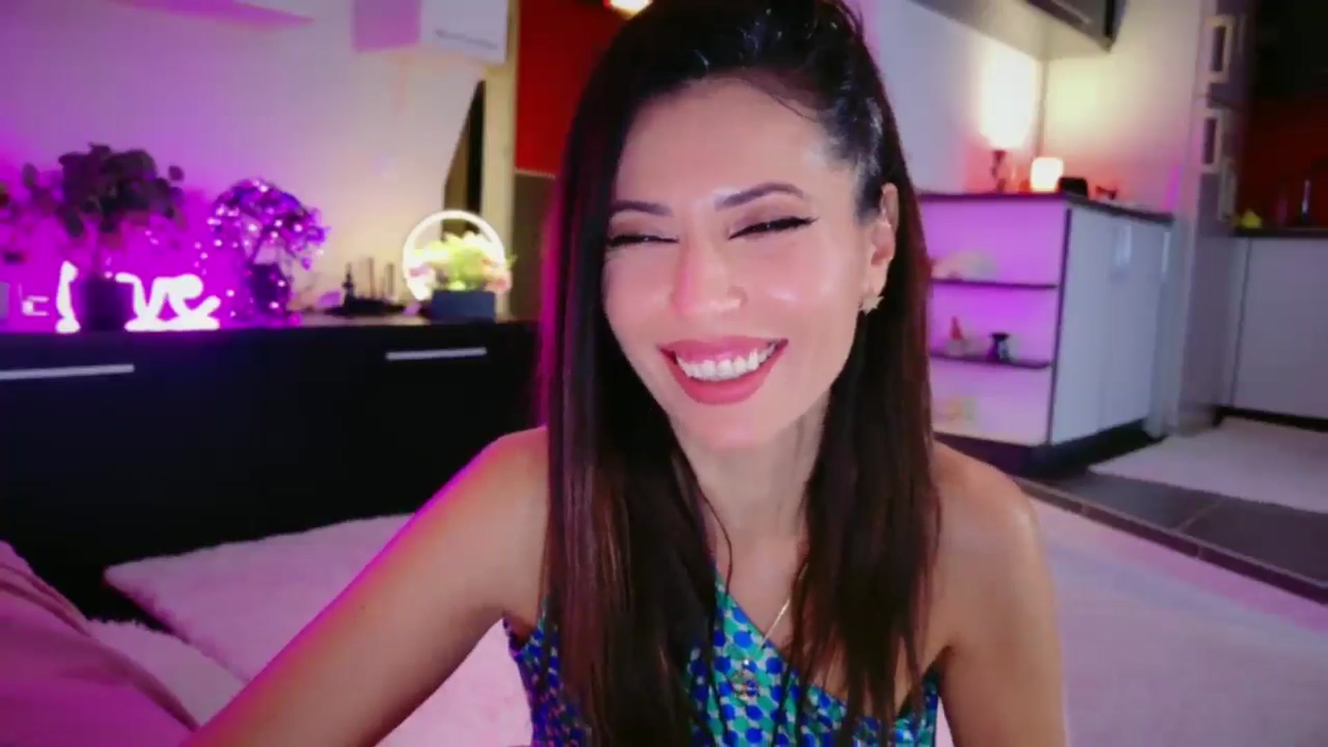 Gallery image thumbnail from SmileyTinaa's myfreecams stream on, 02/14/2026, 24:02 image 8 of 20