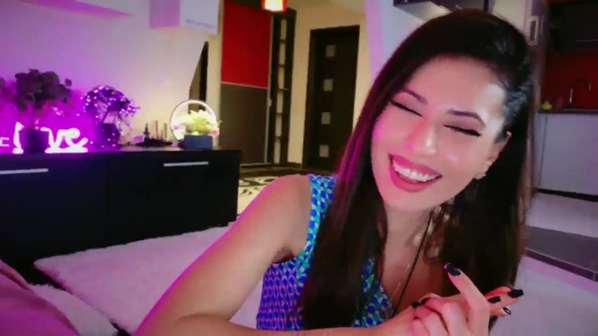 Gallery image thumbnail from SmileyTinaa's myfreecams stream on, 02/14/2026, 24:02 image 6 of 20