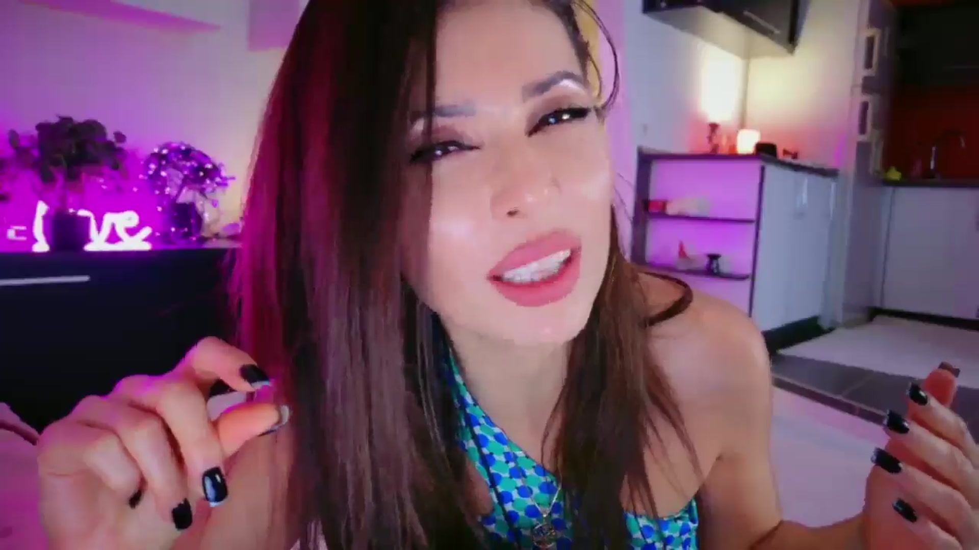 Gallery image thumbnail from SmileyTinaa's myfreecams stream on, 02/14/2026, 24:02 image 2 of 20