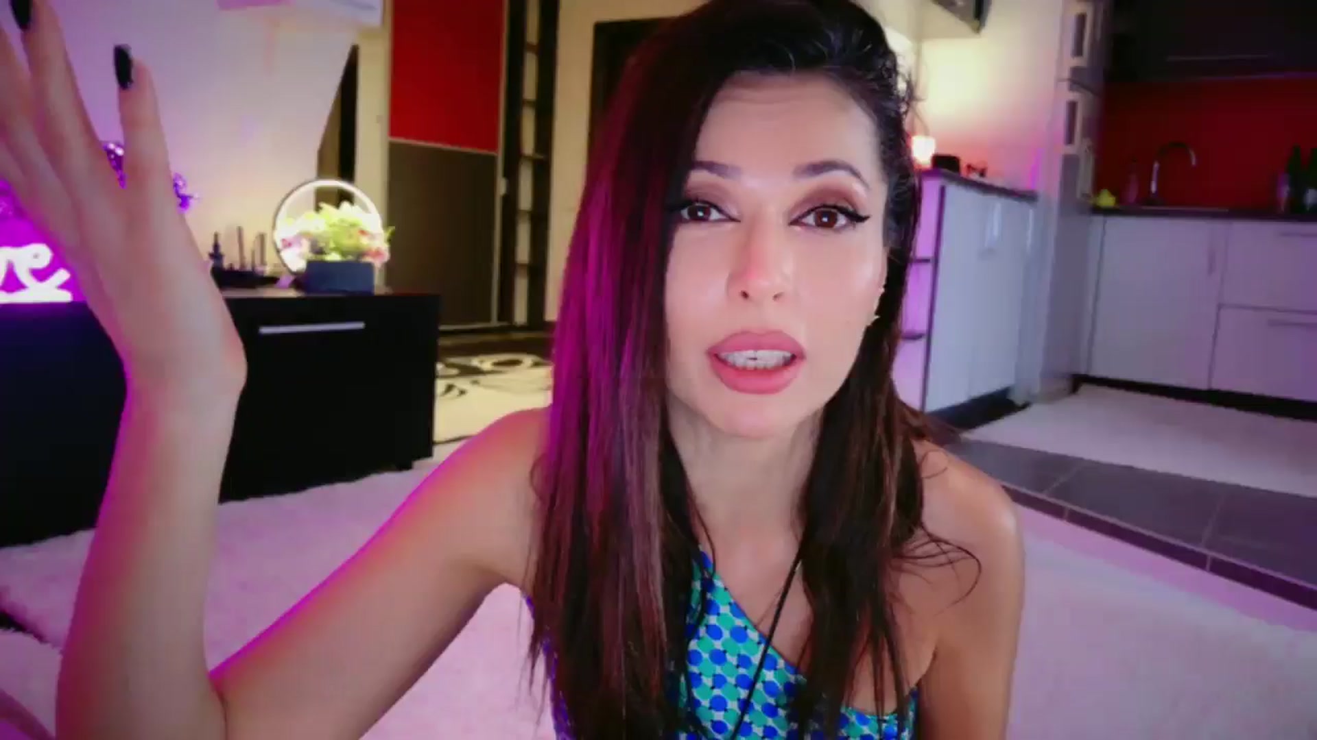 Gallery image thumbnail from SmileyTinaa's myfreecams stream on, 02/14/2026, 24:02 image 12 of 20