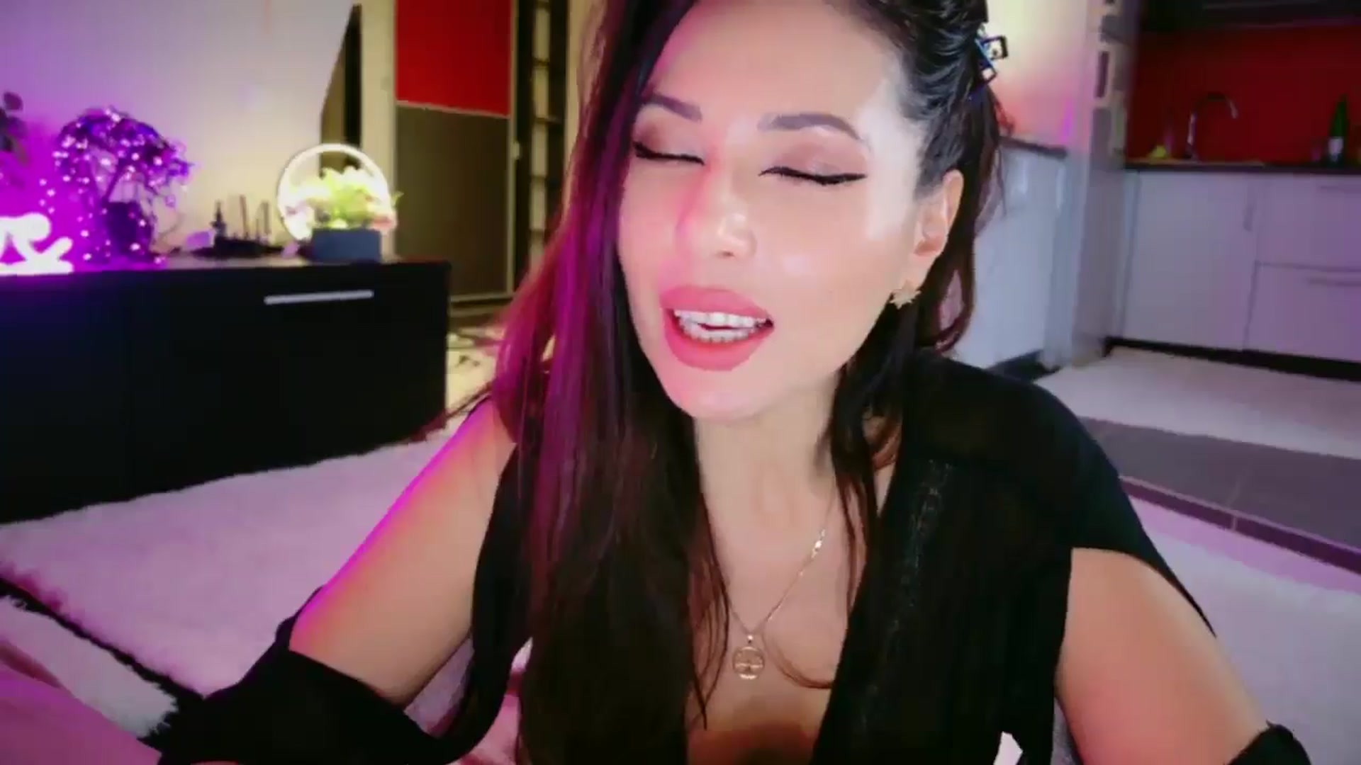 Gallery image thumbnail from SmileyTinaa's myfreecams stream on, 02/20/2026, 02:16 image 2 of 20