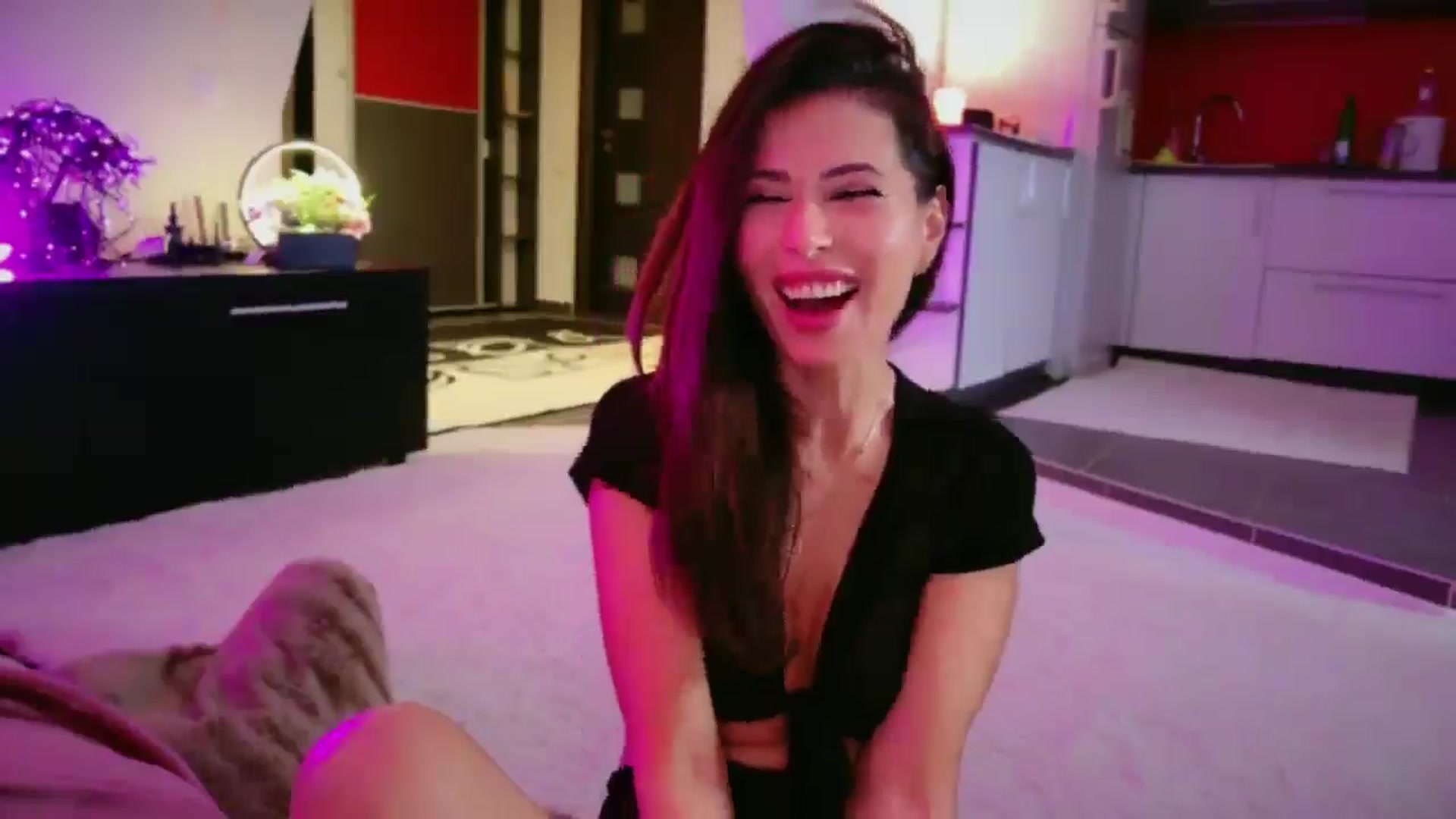Gallery image thumbnail from SmileyTinaa's myfreecams stream on, 02/20/2026, 04:09 image 18 of 20