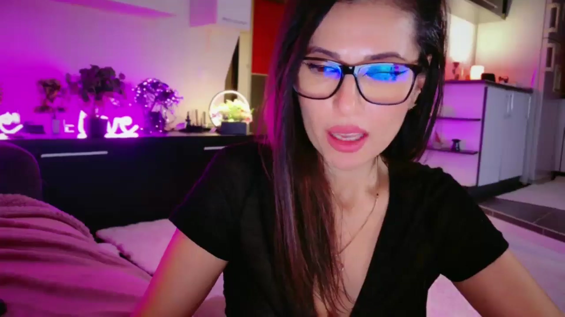 Gallery image thumbnail from SmileyTinaa's myfreecams stream on, 02/20/2026, 07:05 image 12 of 20