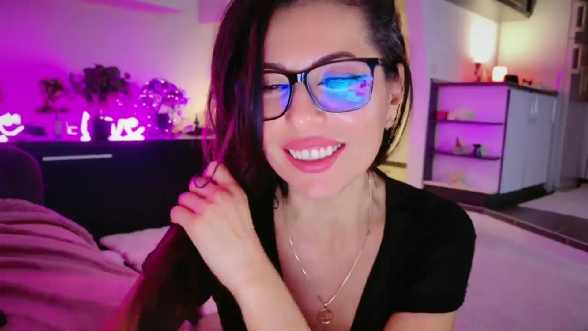 Gallery image thumbnail from SmileyTinaa's myfreecams stream on, 02/20/2026, 07:05 image 13 of 20