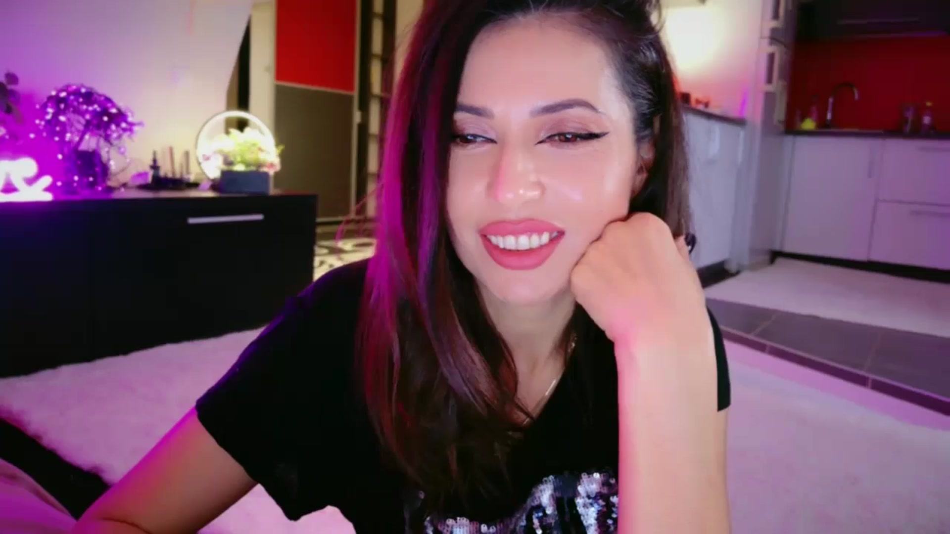 Gallery image thumbnail from SmileyTinaa's myfreecams stream on, 02/20/2026, 23:42 image 11 of 20