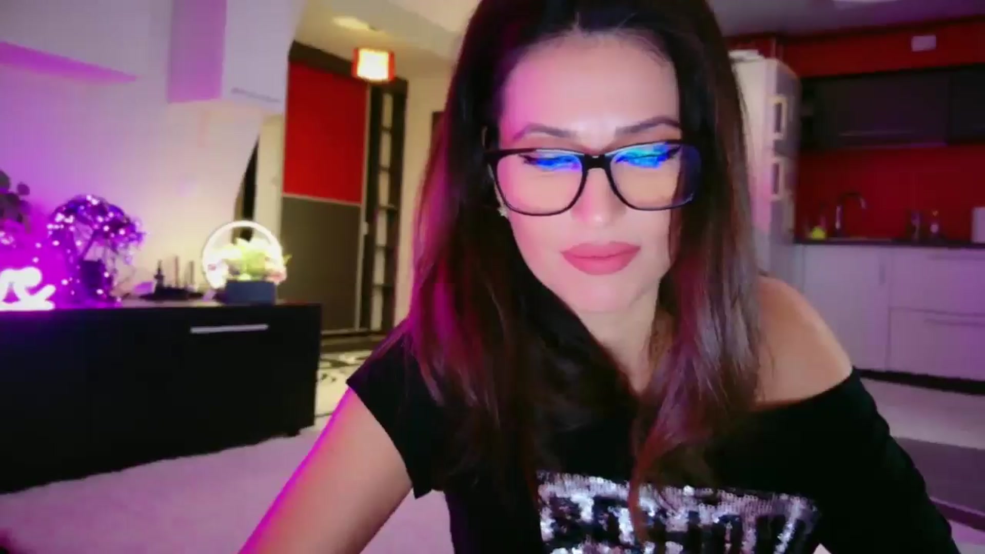 Gallery image thumbnail from SmileyTinaa's myfreecams stream on, 02/20/2026, 23:42 image 2 of 20