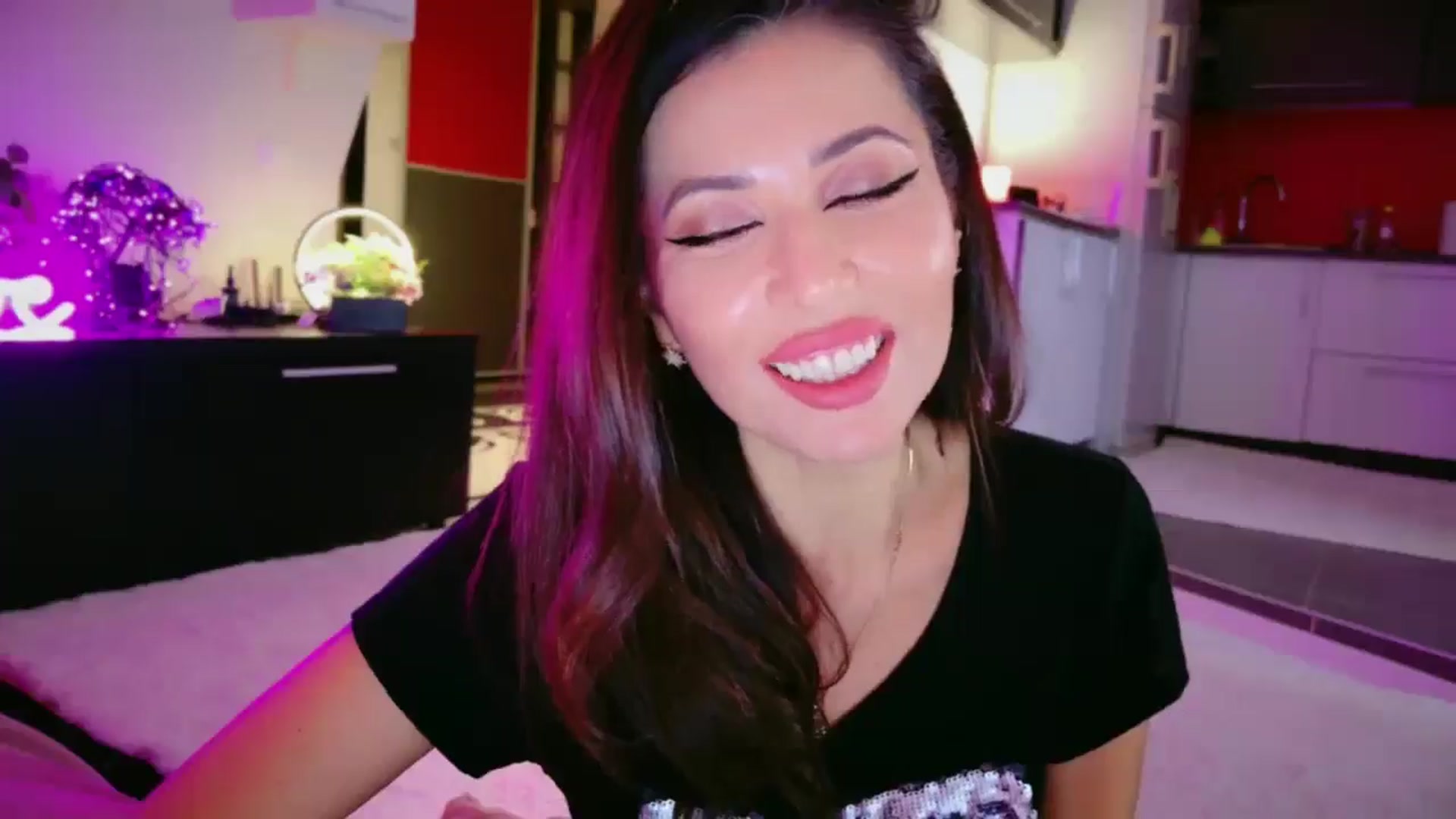 Gallery image thumbnail from SmileyTinaa's myfreecams stream on, 02/20/2026, 23:42 image 19 of 20