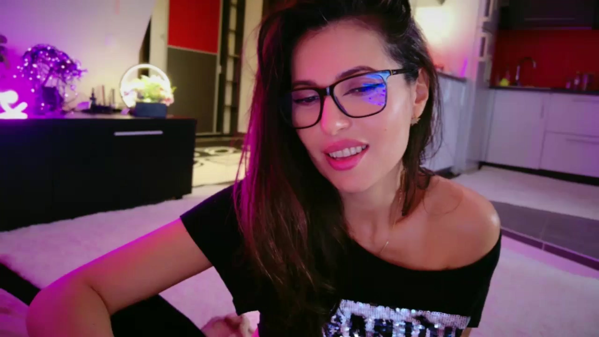 Gallery image thumbnail from SmileyTinaa's myfreecams stream on, 02/21/2026, 07:50 image 2 of 20