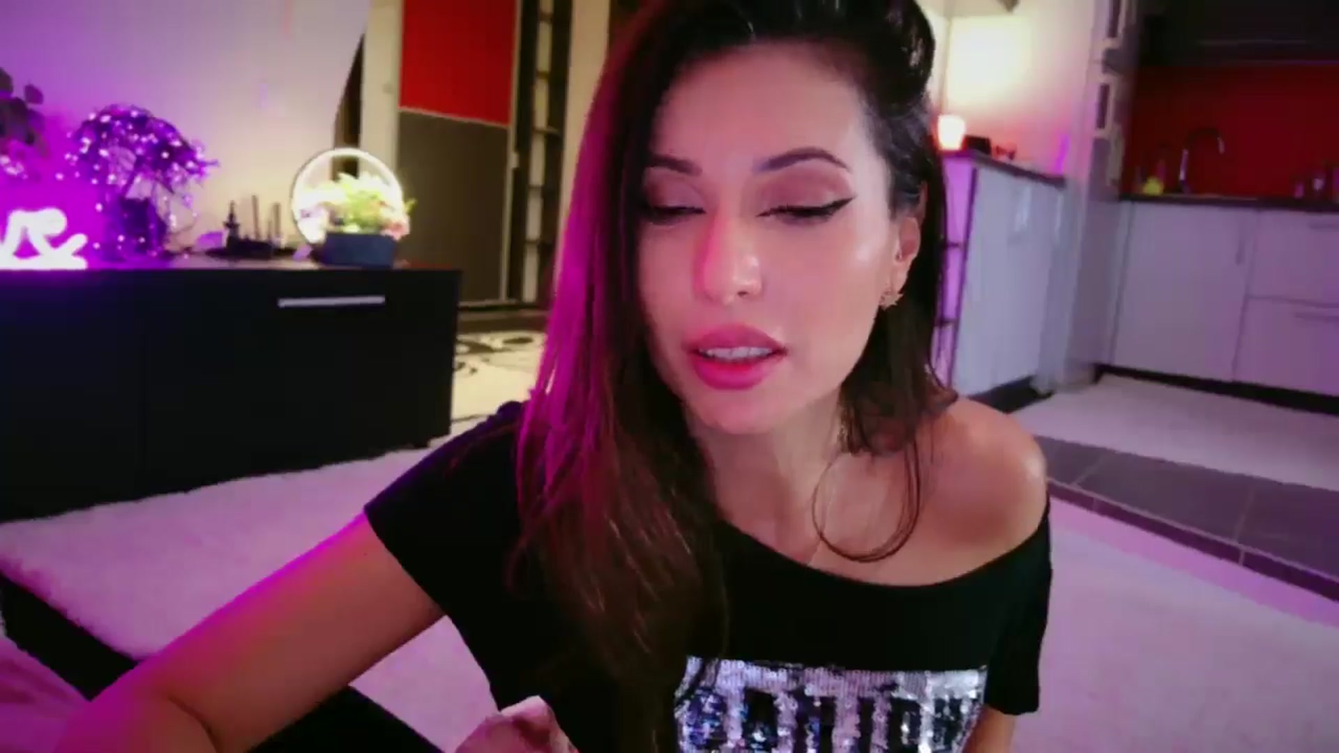 Gallery image thumbnail from SmileyTinaa's myfreecams stream on, 02/21/2026, 07:50 image 4 of 20