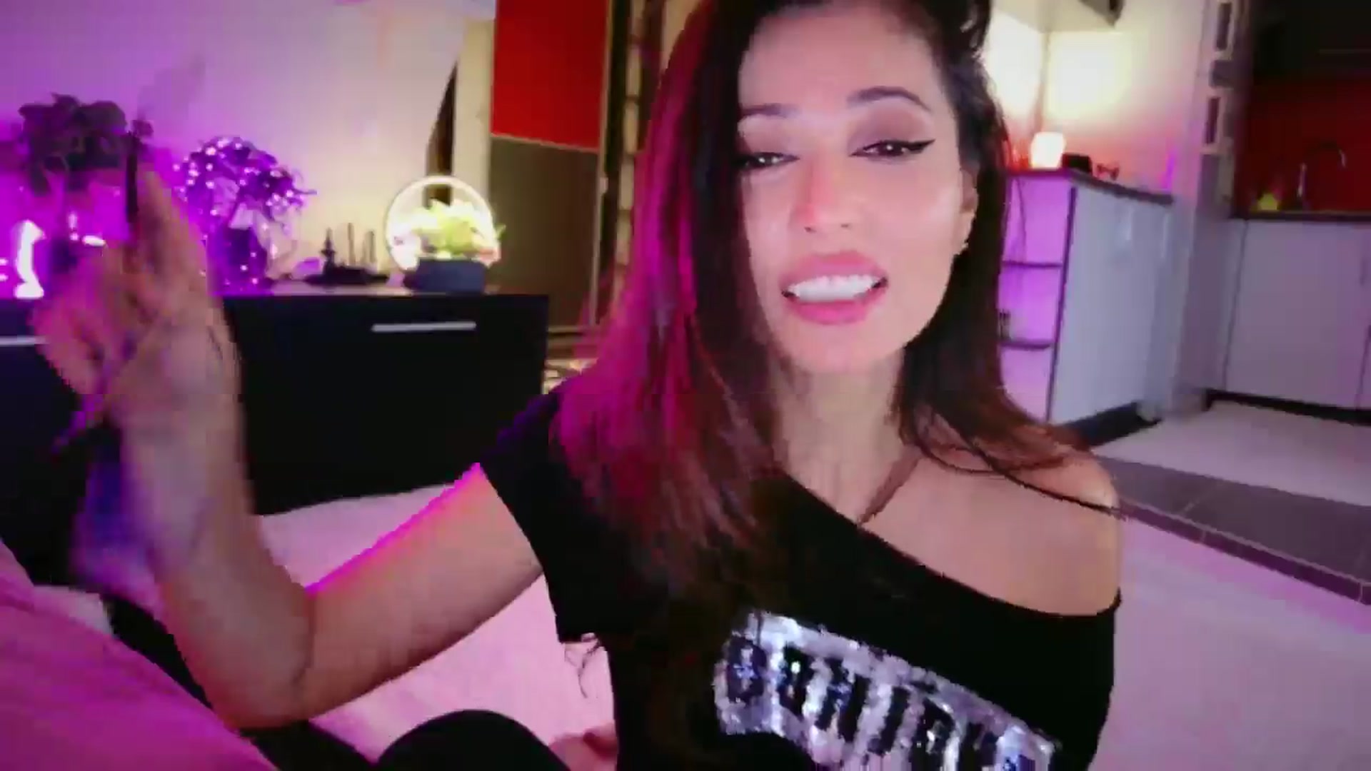 Gallery image thumbnail from SmileyTinaa's myfreecams stream on, 02/21/2026, 07:50 image 6 of 20