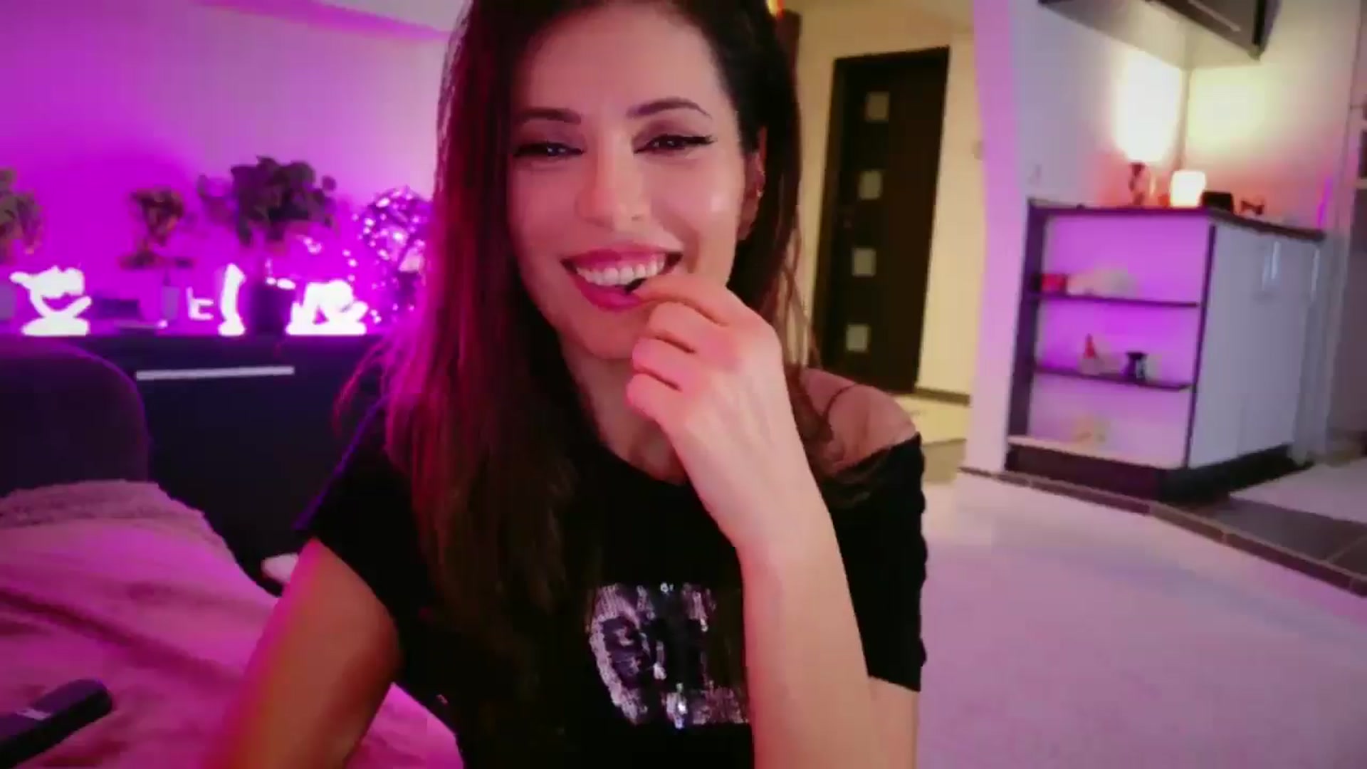 Gallery image thumbnail from SmileyTinaa's myfreecams stream on, 02/21/2026, 07:50 image 7 of 20