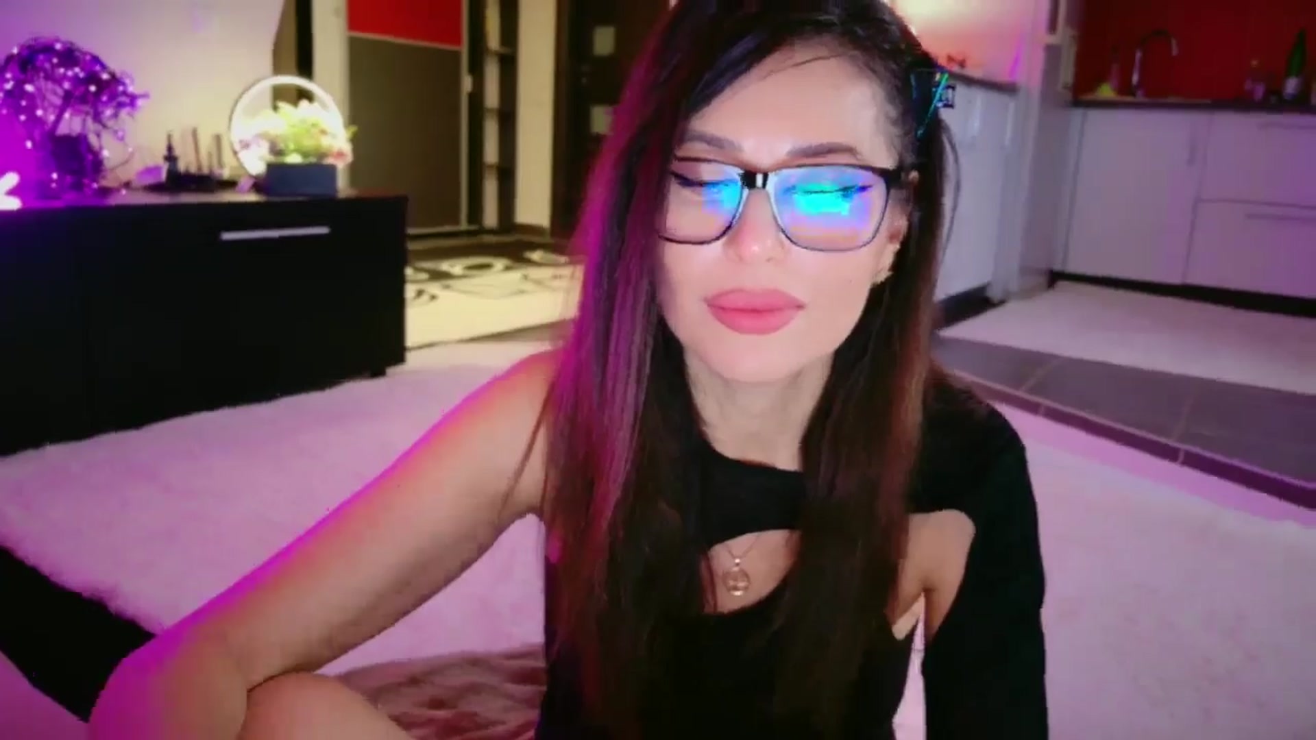 Gallery image thumbnail from SmileyTinaa's myfreecams stream on, 02/27/2026, 24:02 image 17 of 20