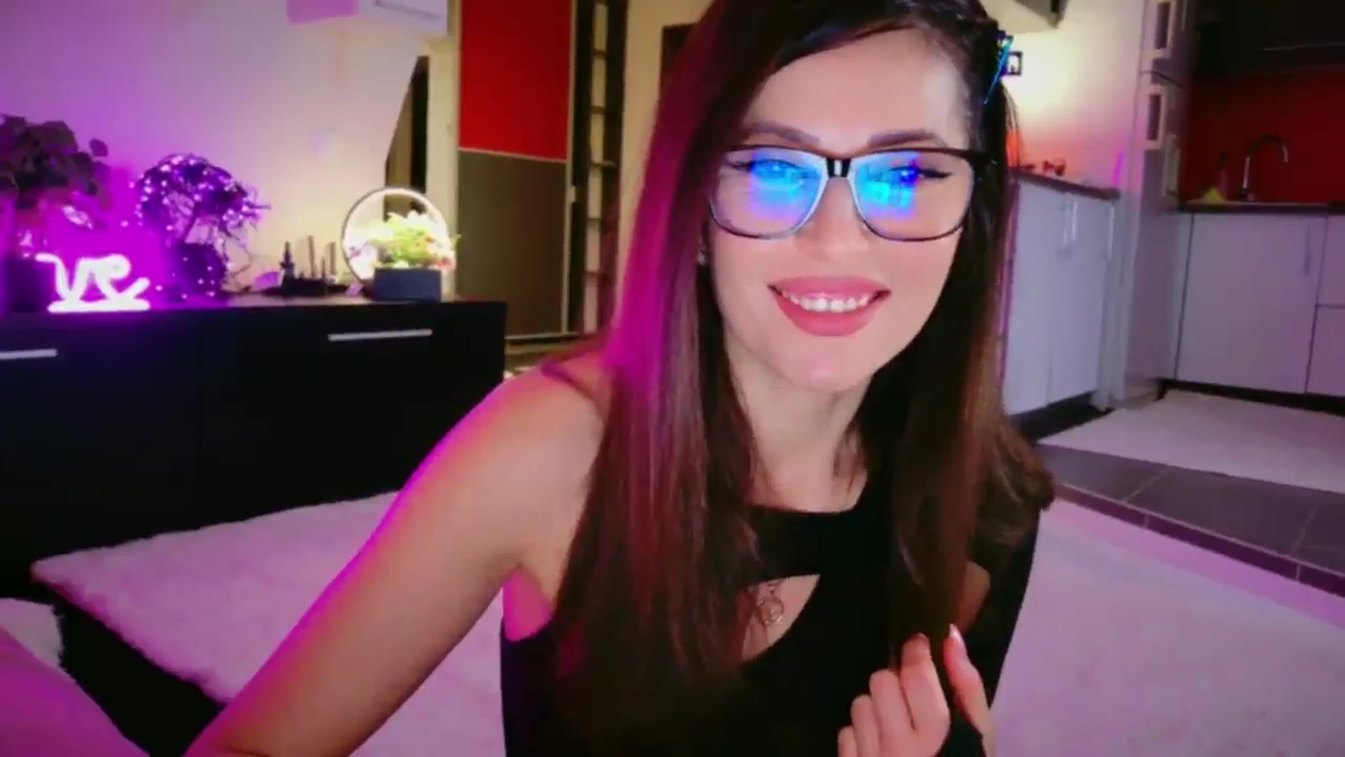Gallery image thumbnail from SmileyTinaa's myfreecams stream on, 02/27/2026, 24:02 image 3 of 20