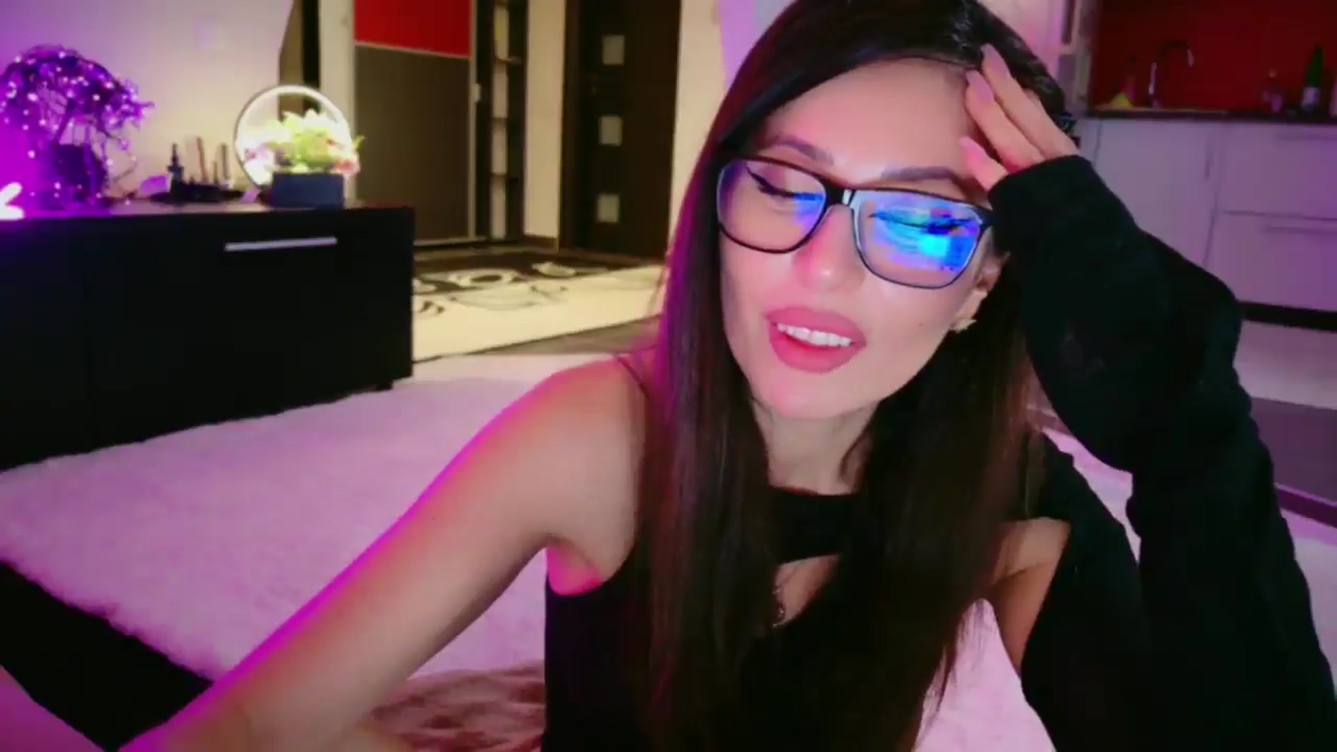 Gallery image thumbnail from SmileyTinaa's myfreecams stream on, 02/27/2026, 24:02 image 18 of 20